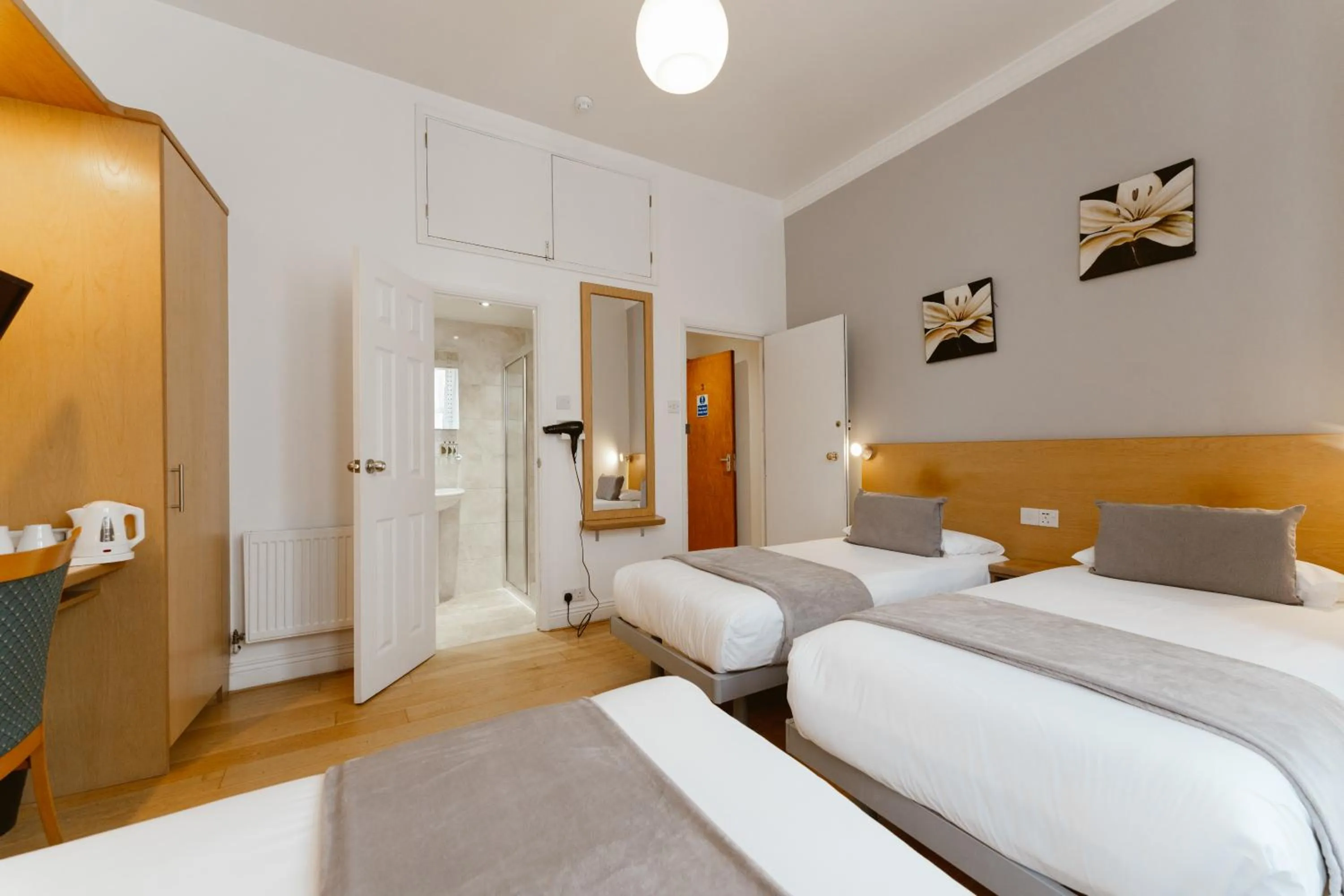 Bedroom, Bed in Star Hotel