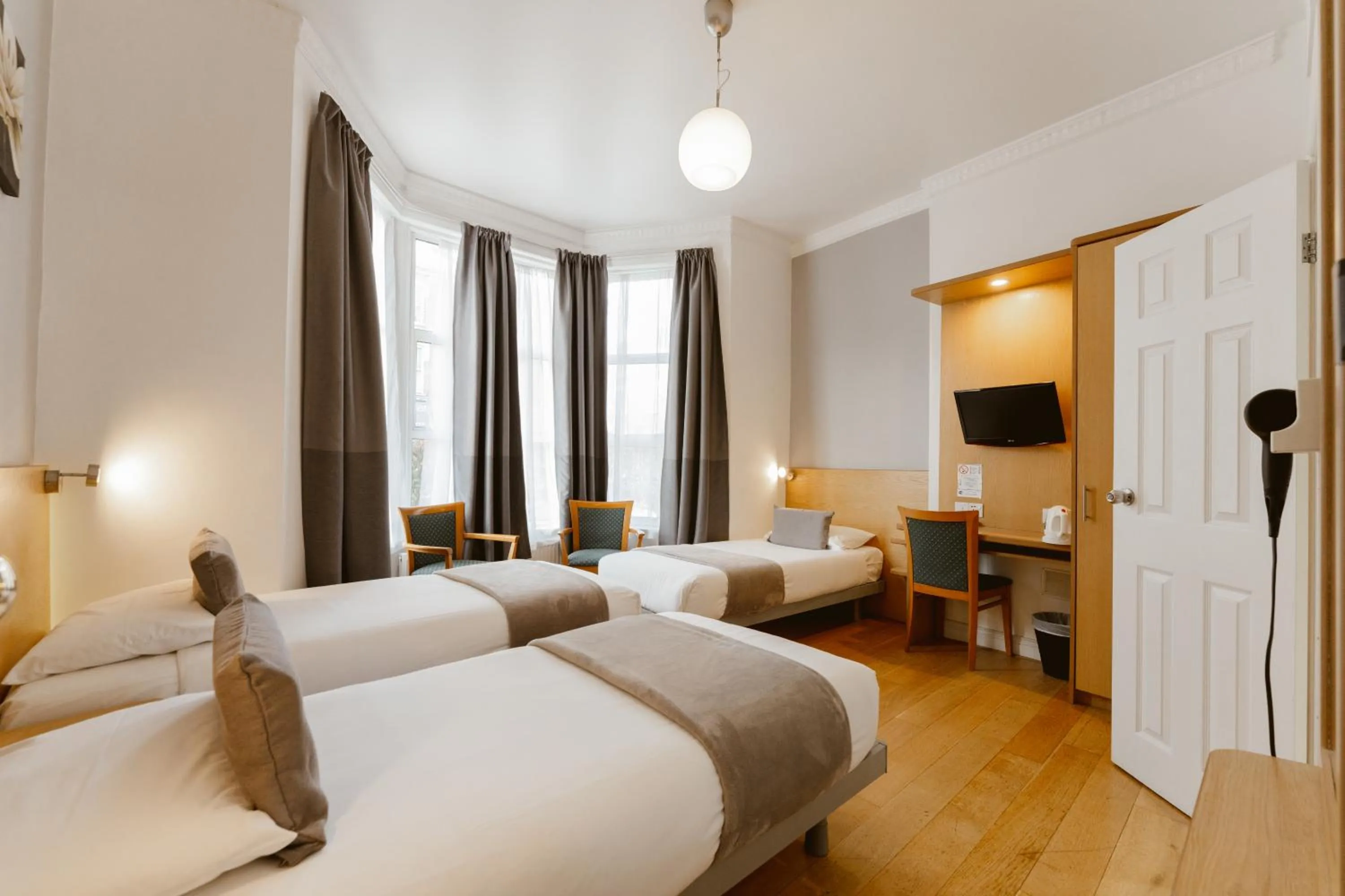 Bedroom, Bed in Star Hotel