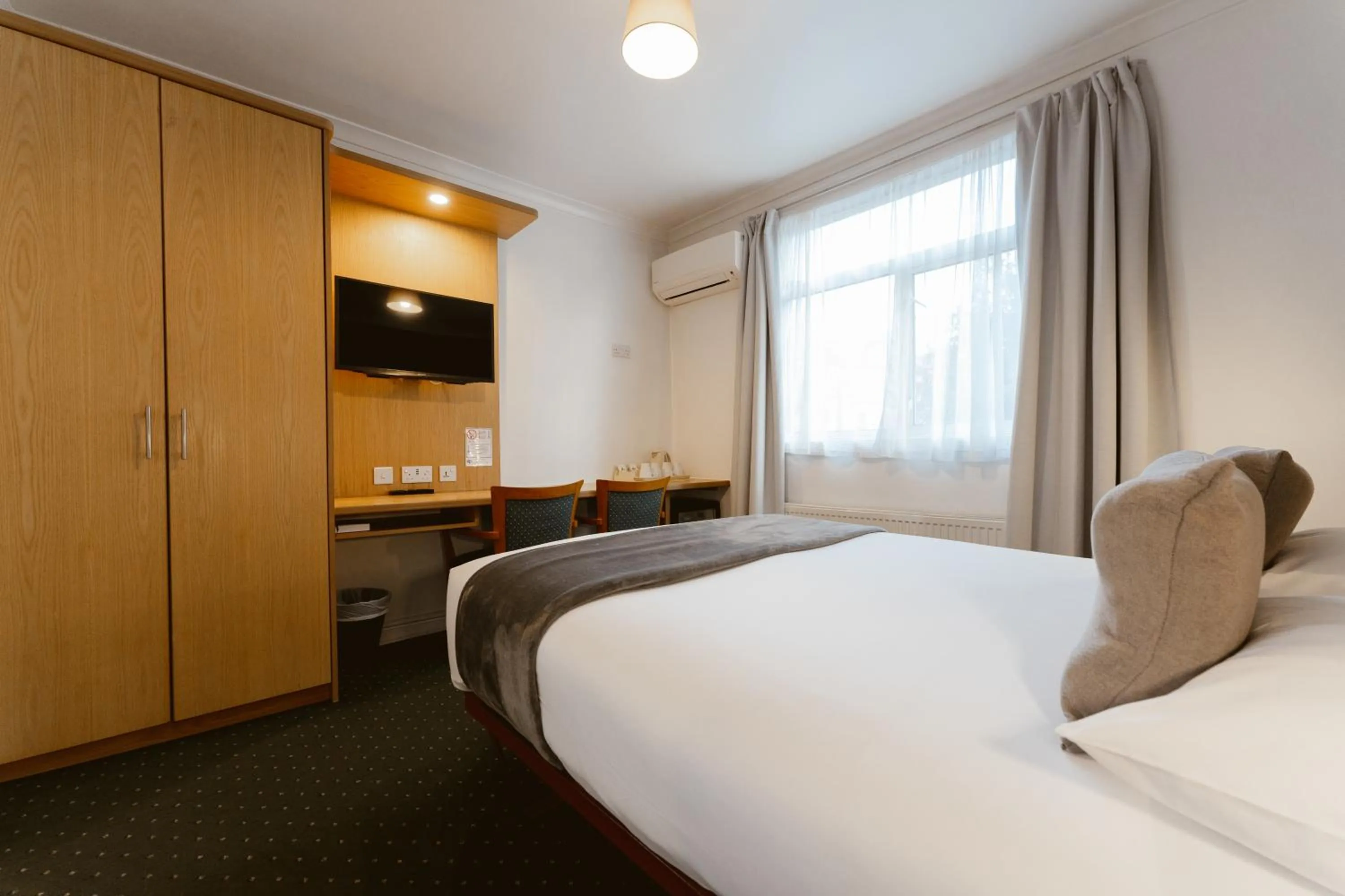 Bedroom, Bed in Star Hotel