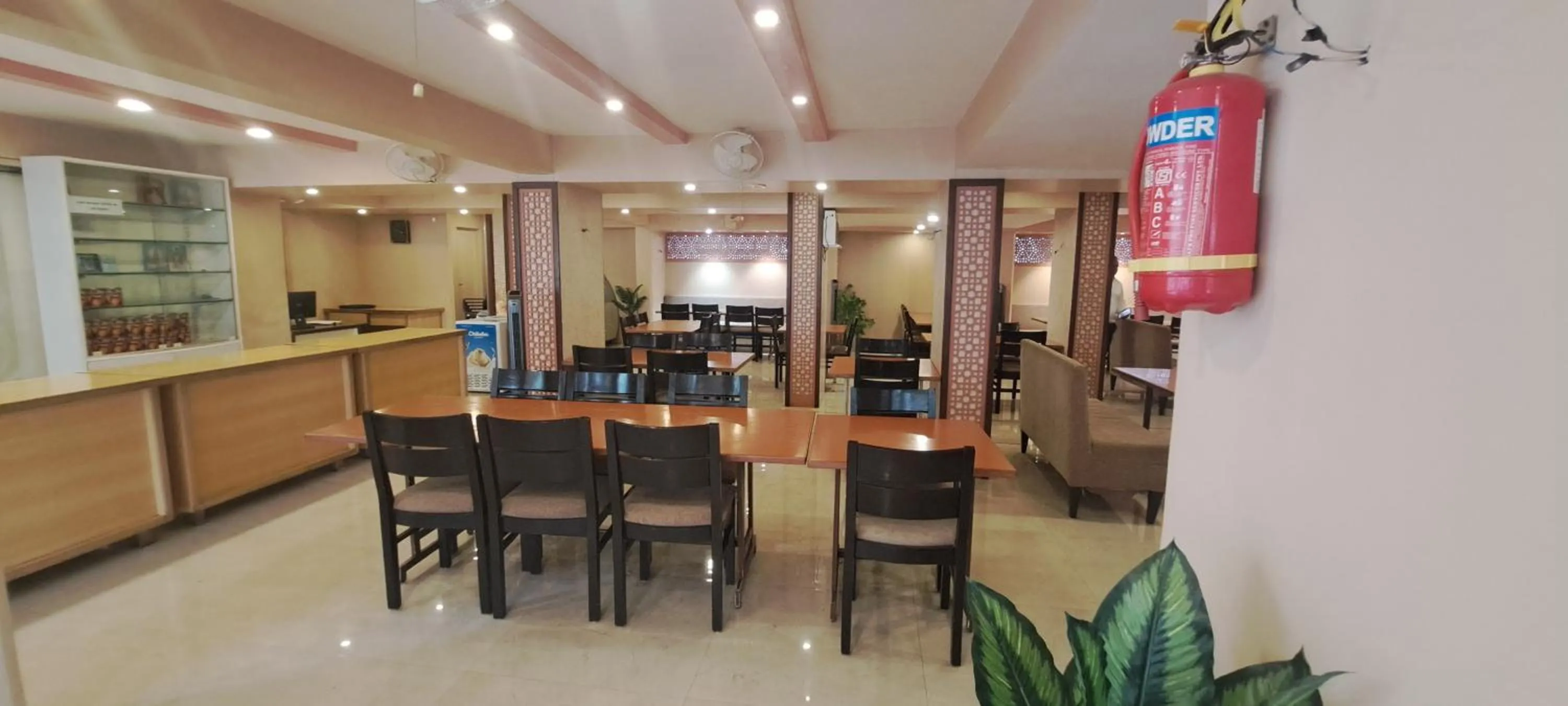 Restaurant/places to eat in Hotel Swaroop