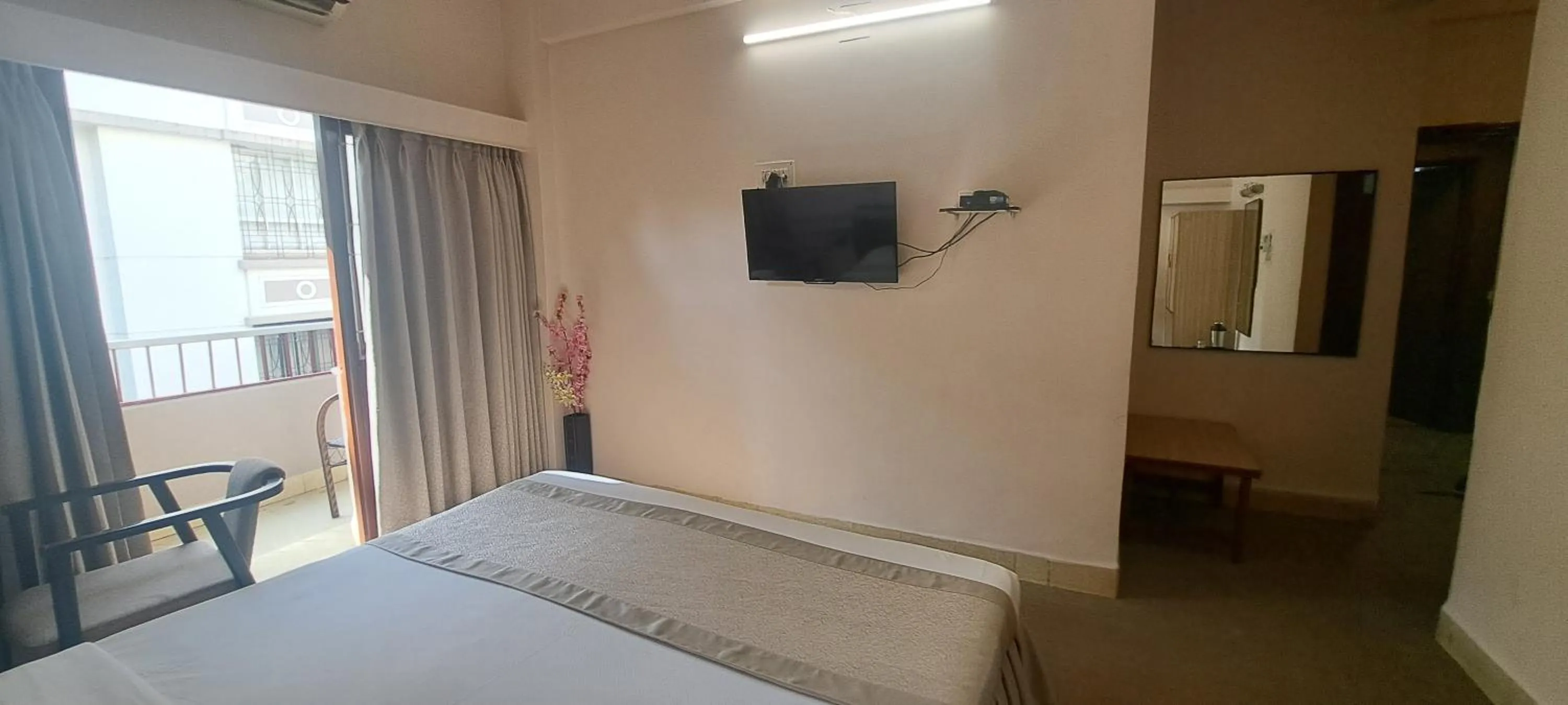 TV and multimedia, Bed in Hotel Swaroop