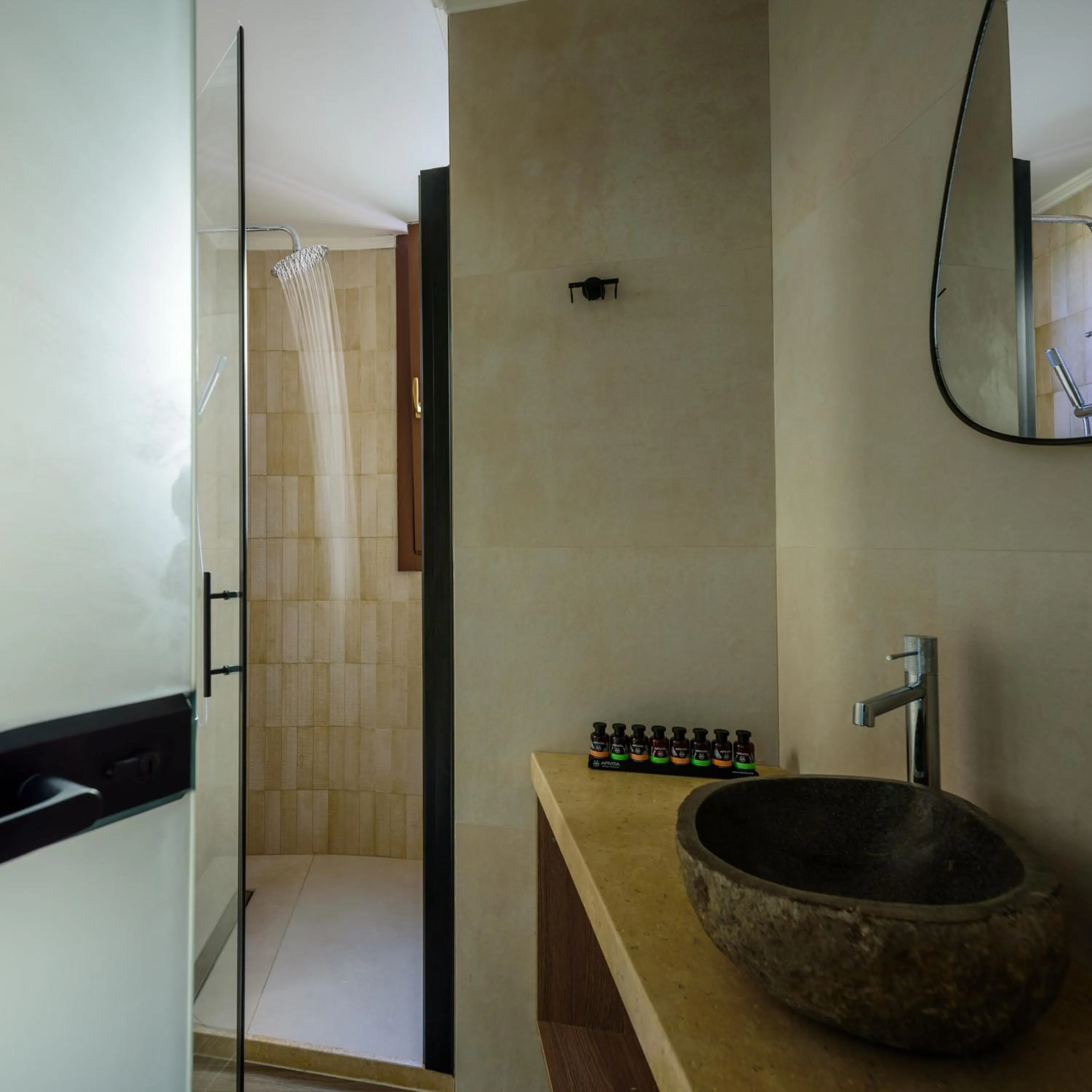 Toilet in Arthur Suites in Old Town