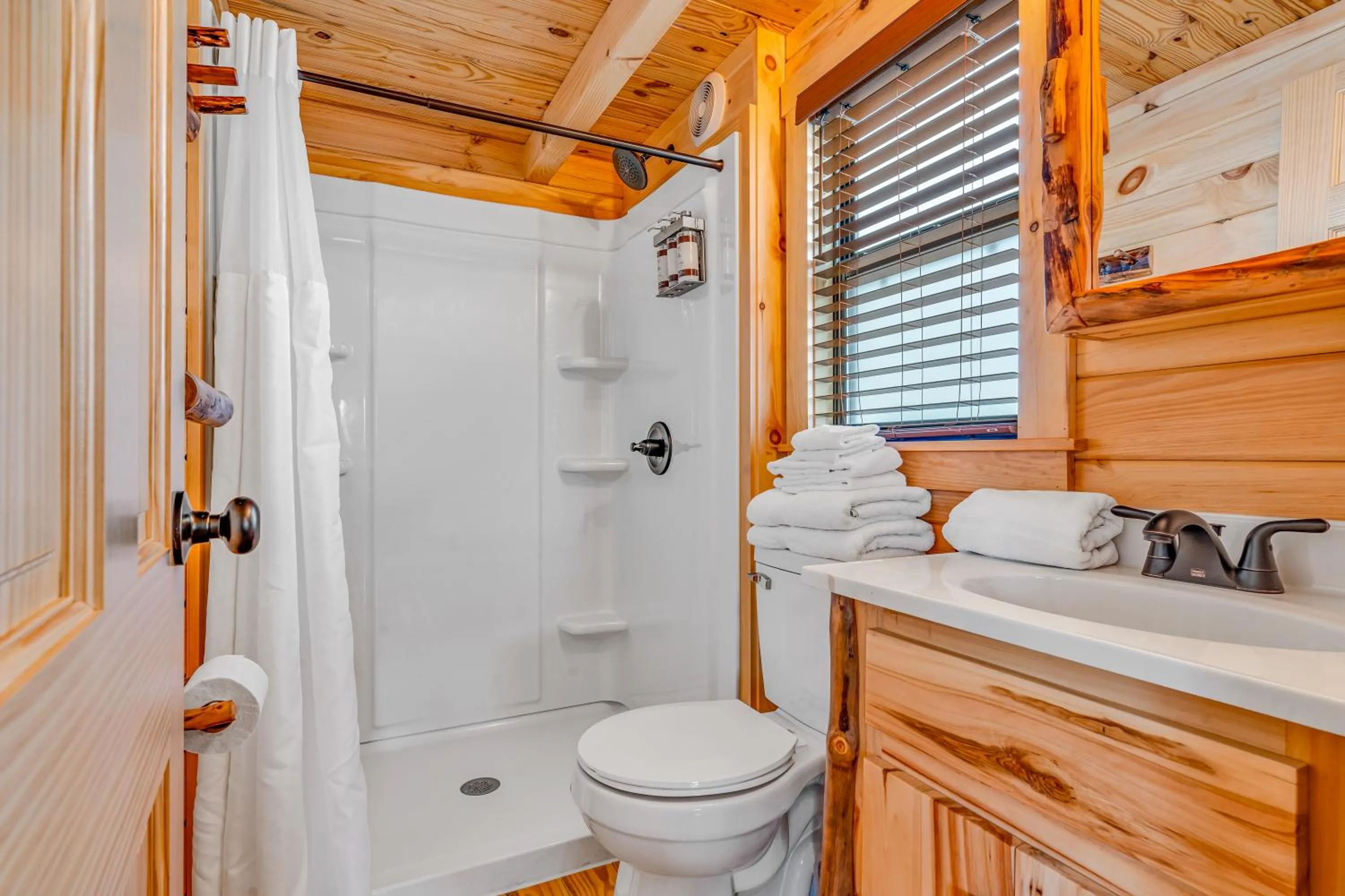 Bathroom in Good Times Motel and Marina