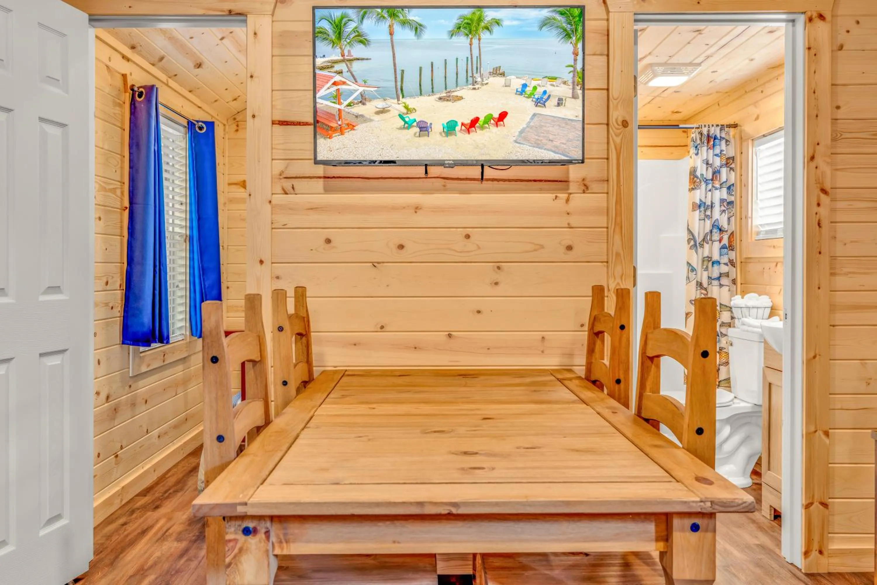 Dining area in Good Times Motel and Marina