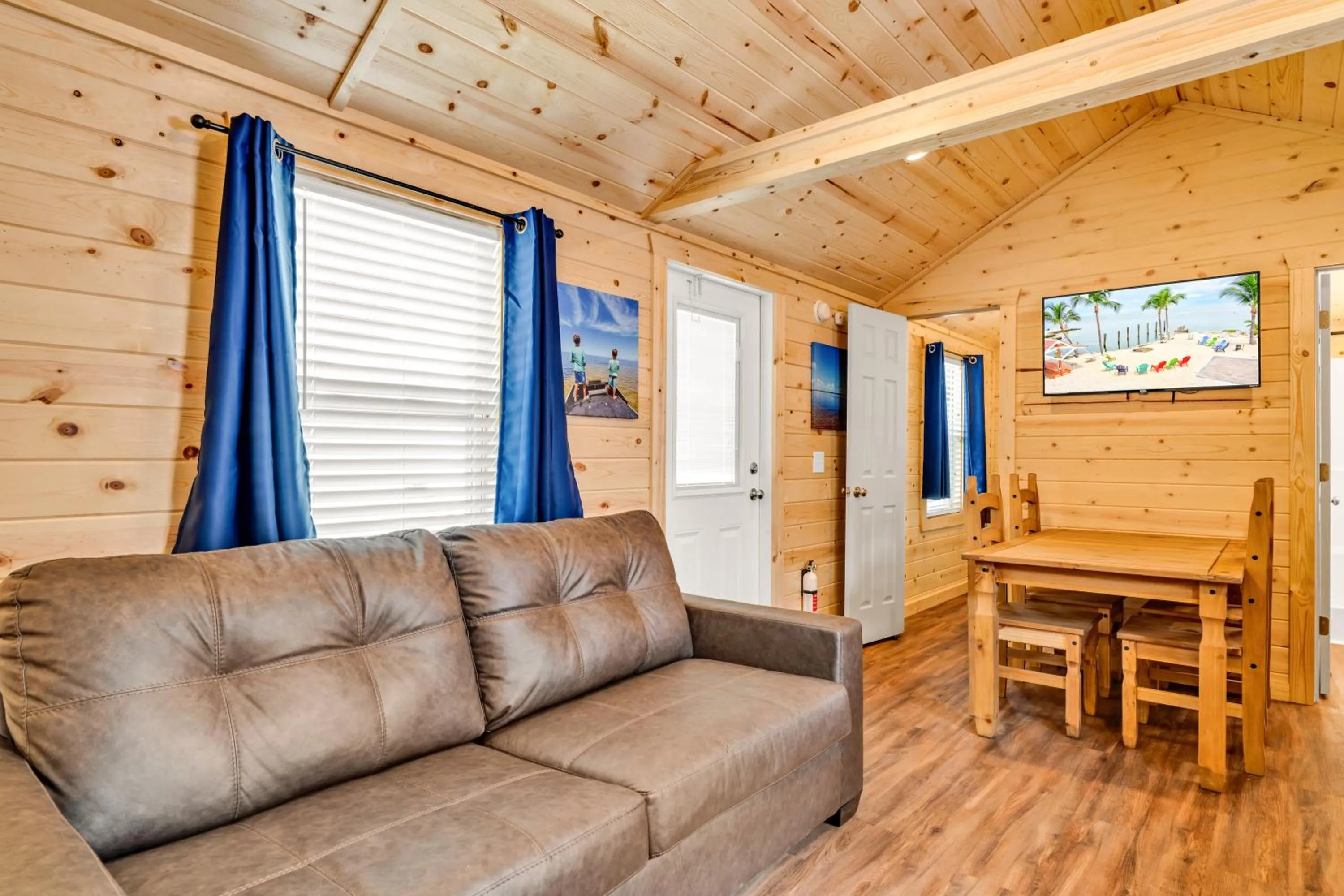 Living room in Good Times Motel and Marina