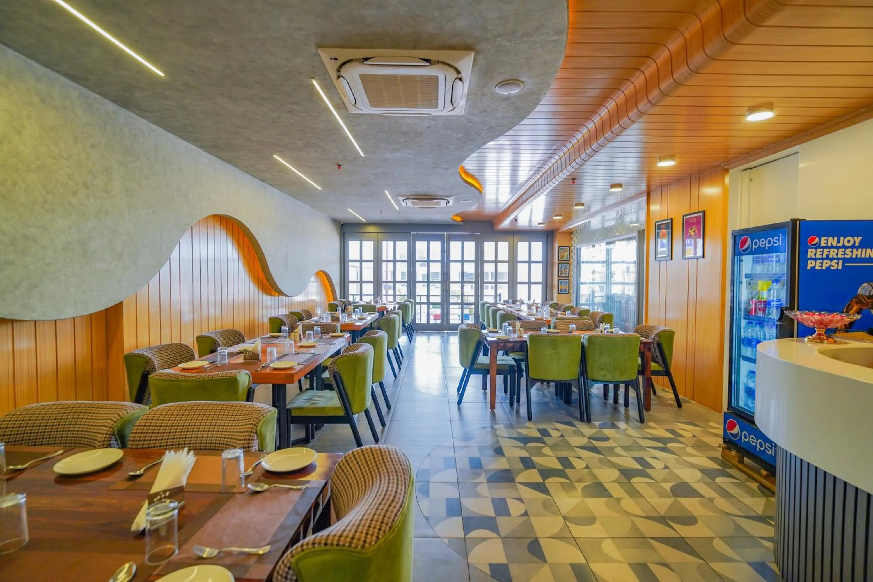 Restaurant/places to eat in Hotel Red Stone