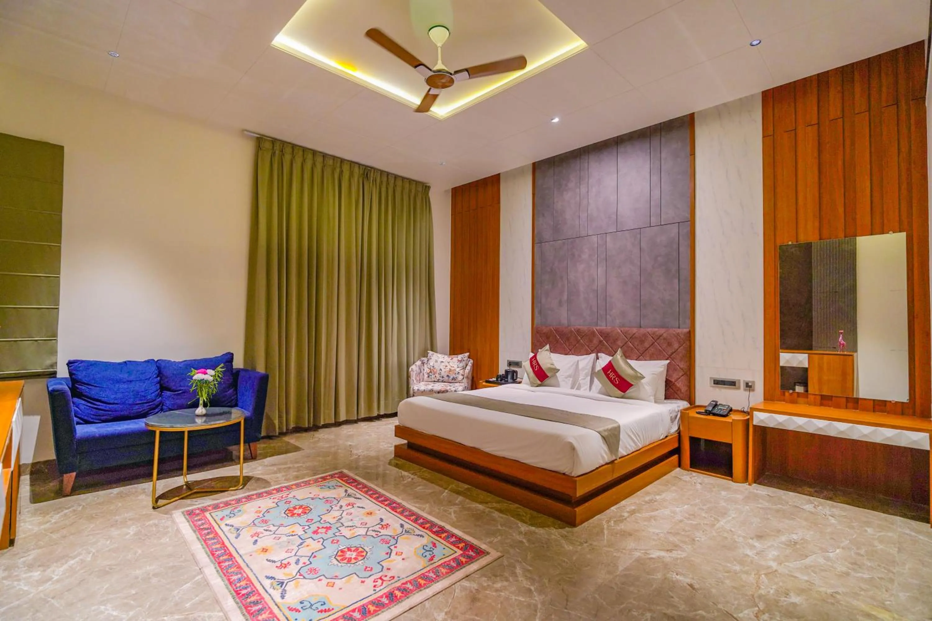 Photo of the whole room, Bed in Hotel Red Stone