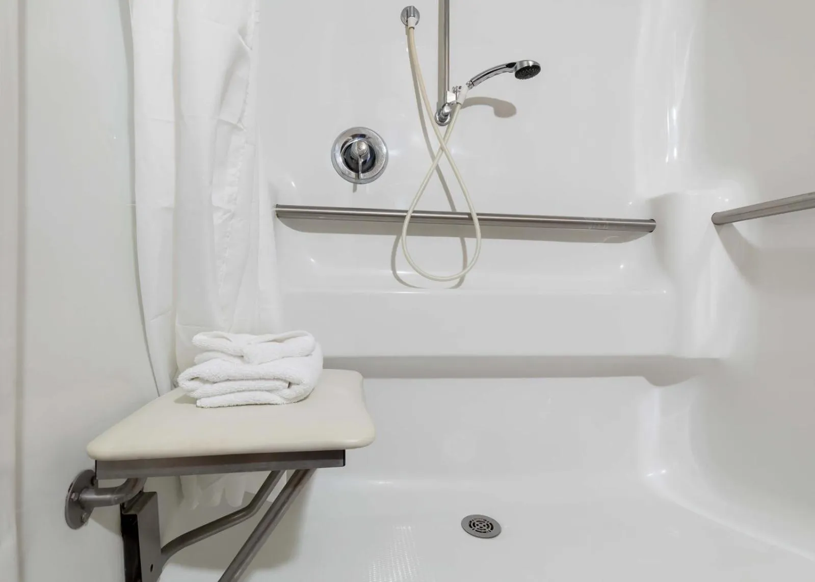 Shower in Bass Pro Shops Angler's Lodge