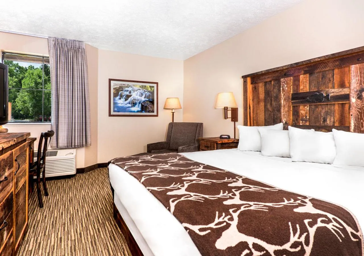 Bed in Bass Pro Shops Angler's Lodge