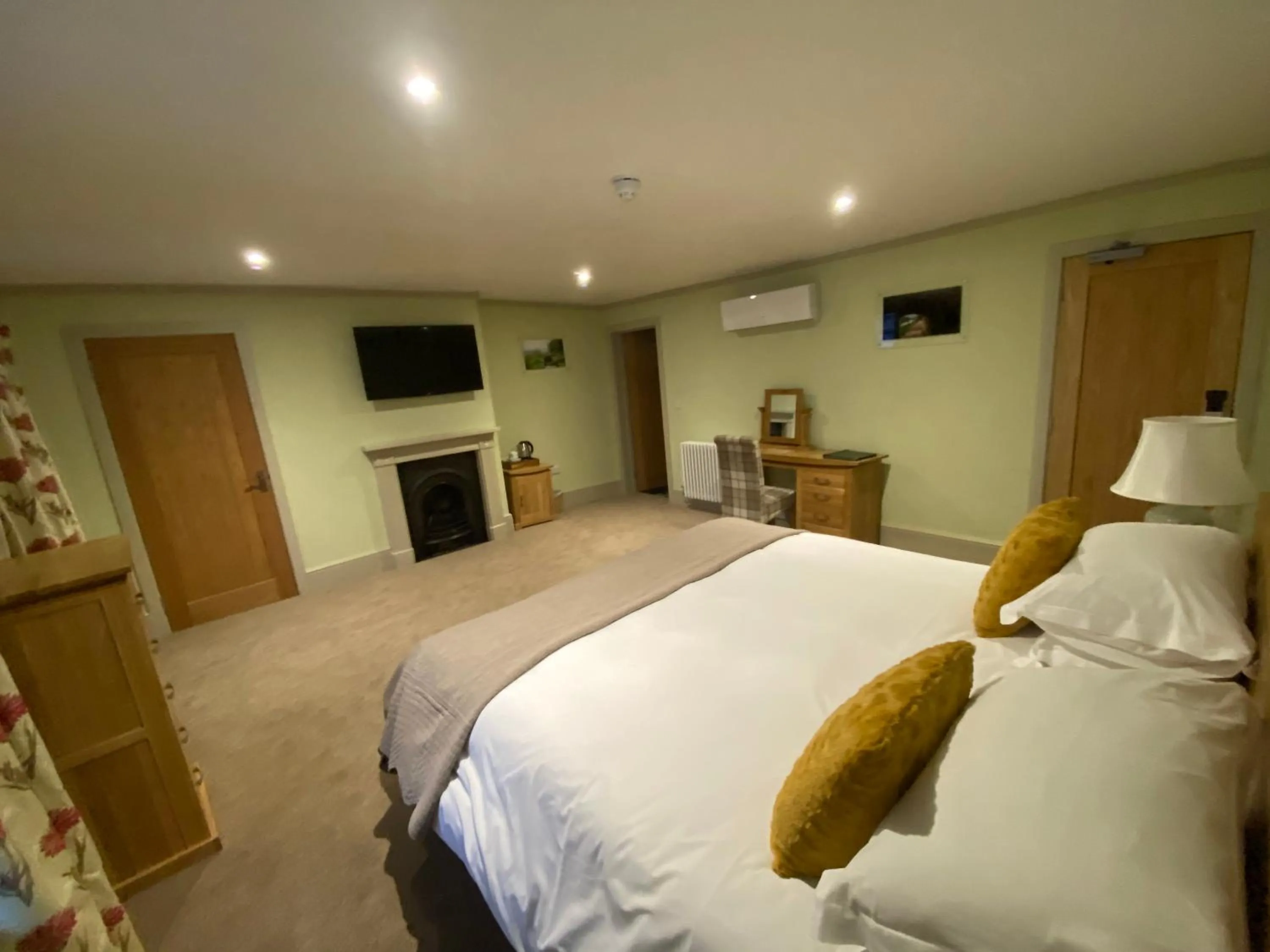 Photo of the whole room, Bed in The Peppermill Town house Hotel & Restaurant