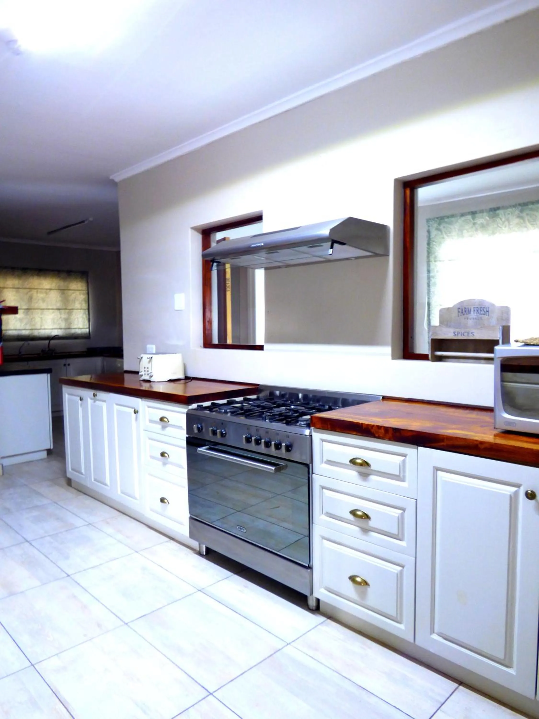 Kitchen or kitchenette in The Ranch House at African Safari Lodge