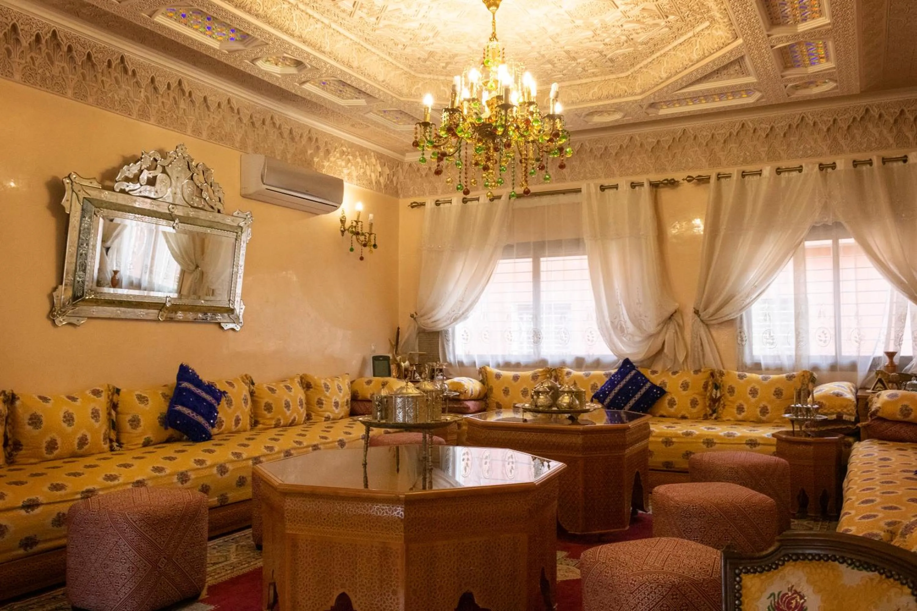 Restaurant/places to eat in Riad Mimosa