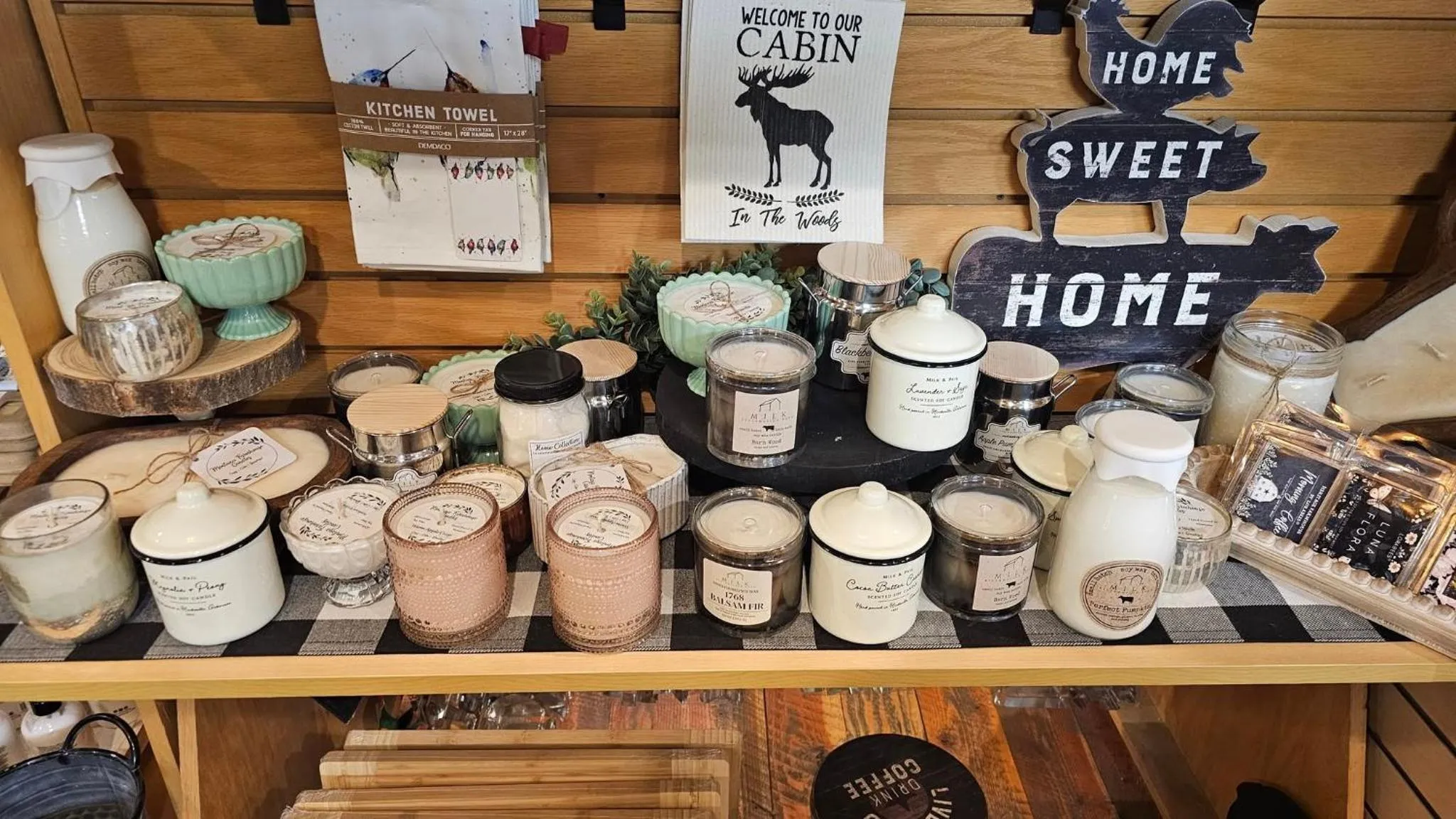 Shopping Area in Riverfront Motel & Cabins