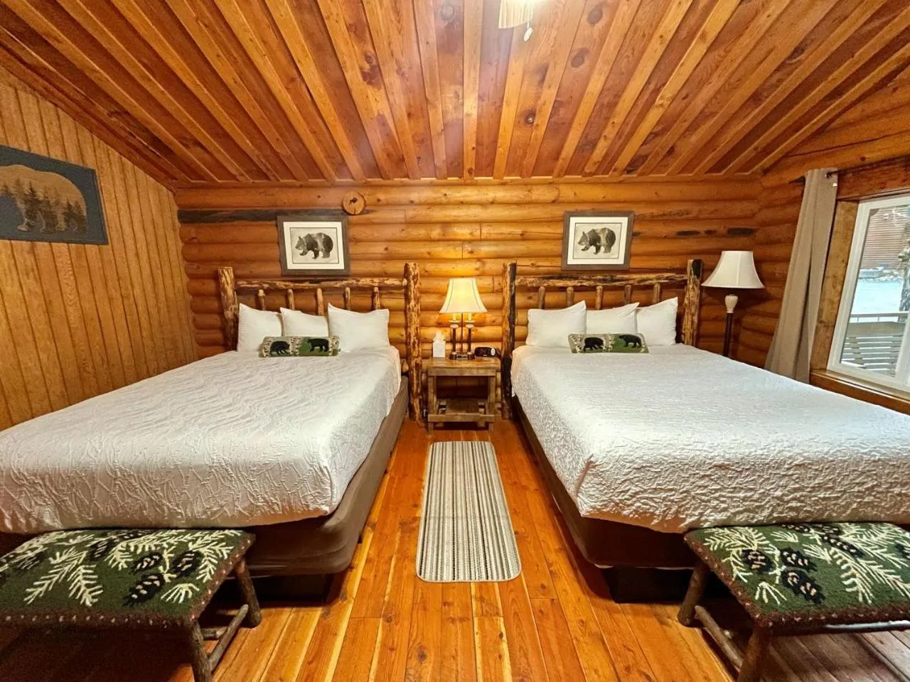 Bed in Riverfront Motel & Cabins