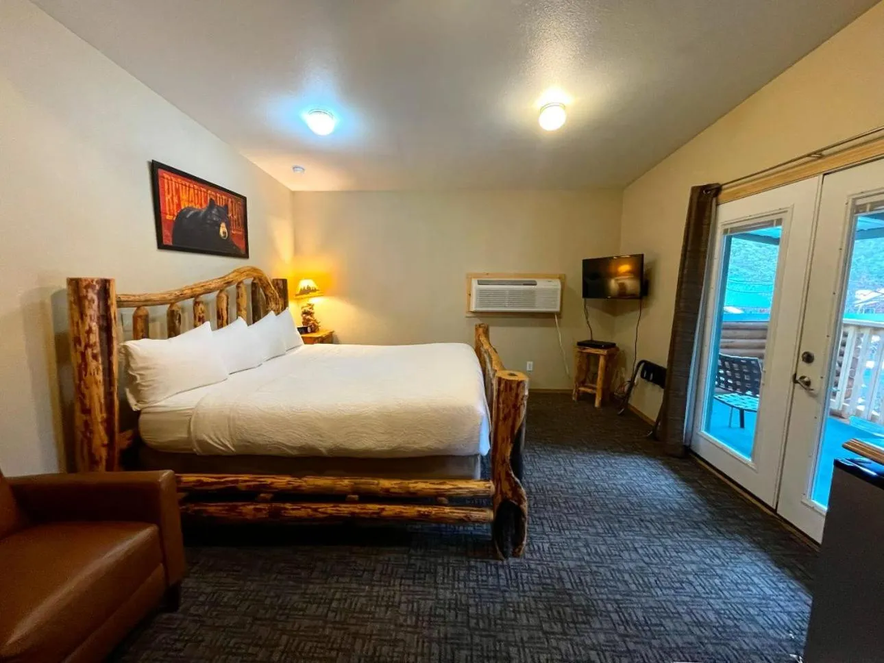 Bed in Riverfront Motel & Cabins