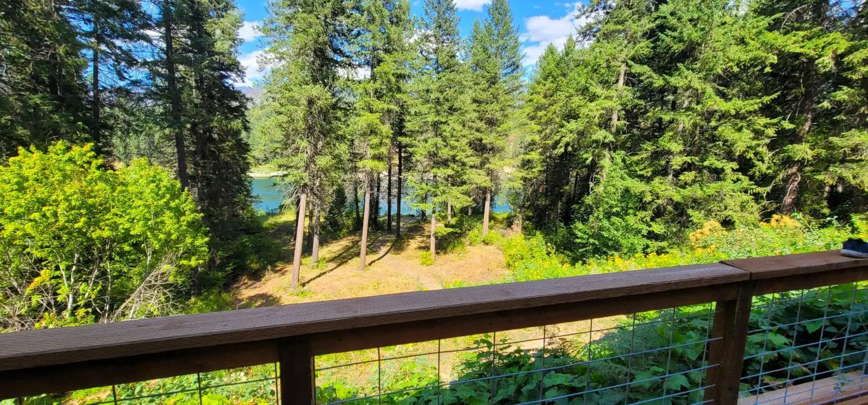 Standard Queen Room in Riverfront Motel & Cabins Standard Queen Room in Riverfront Motel & Cabins