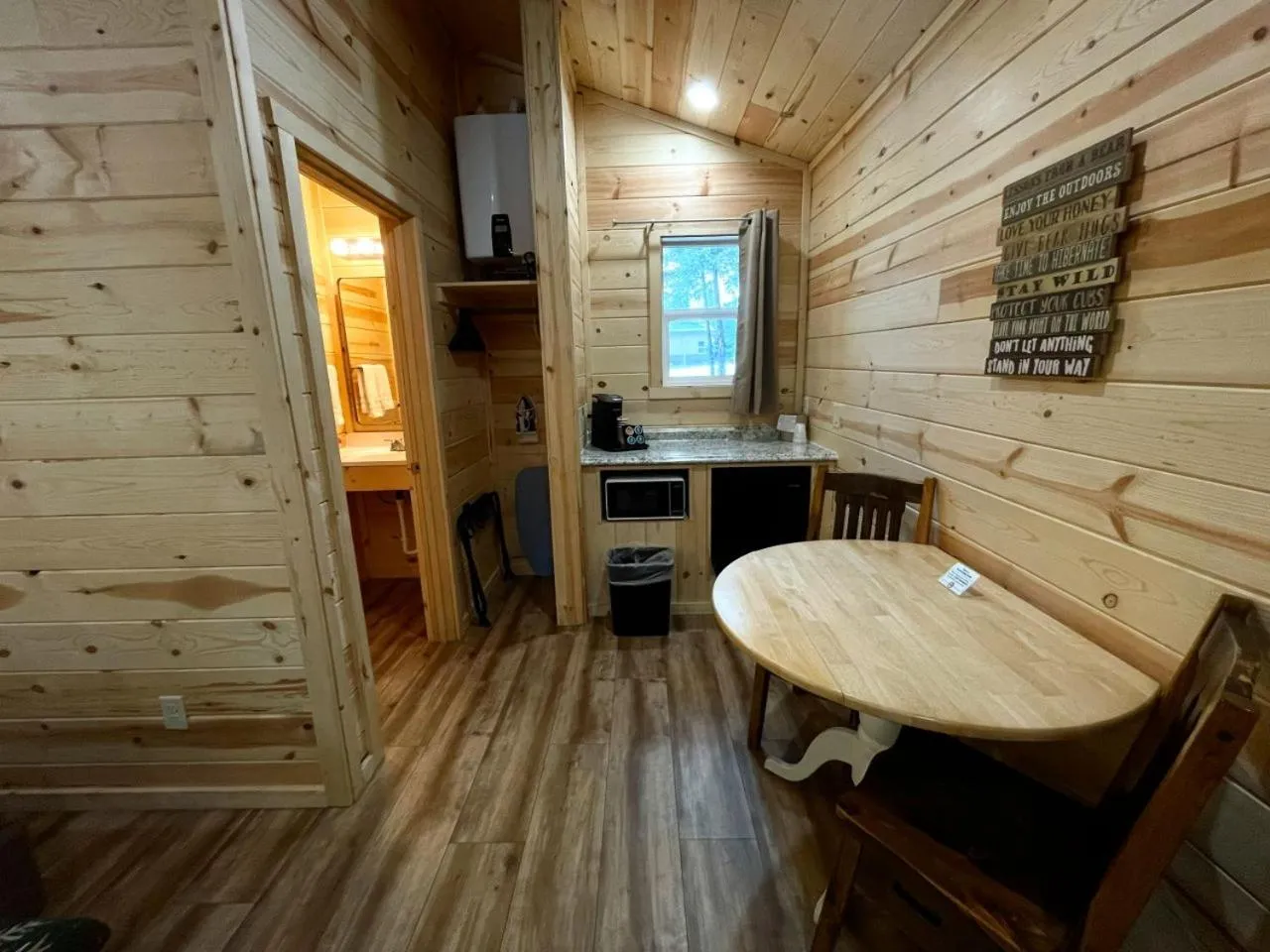 Kitchen or kitchenette in Riverfront Motel & Cabins