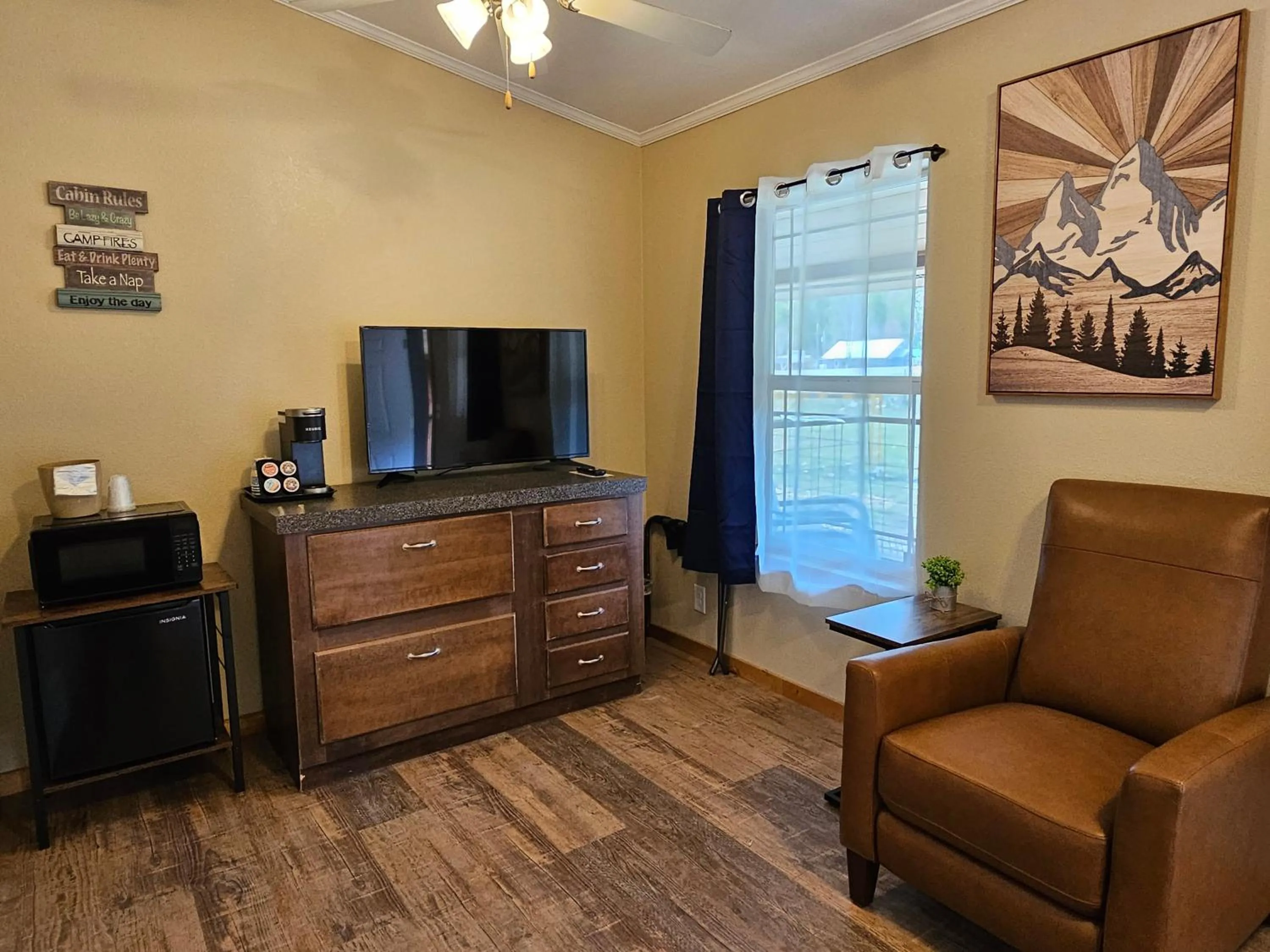 Riverfront Motel & Cabins