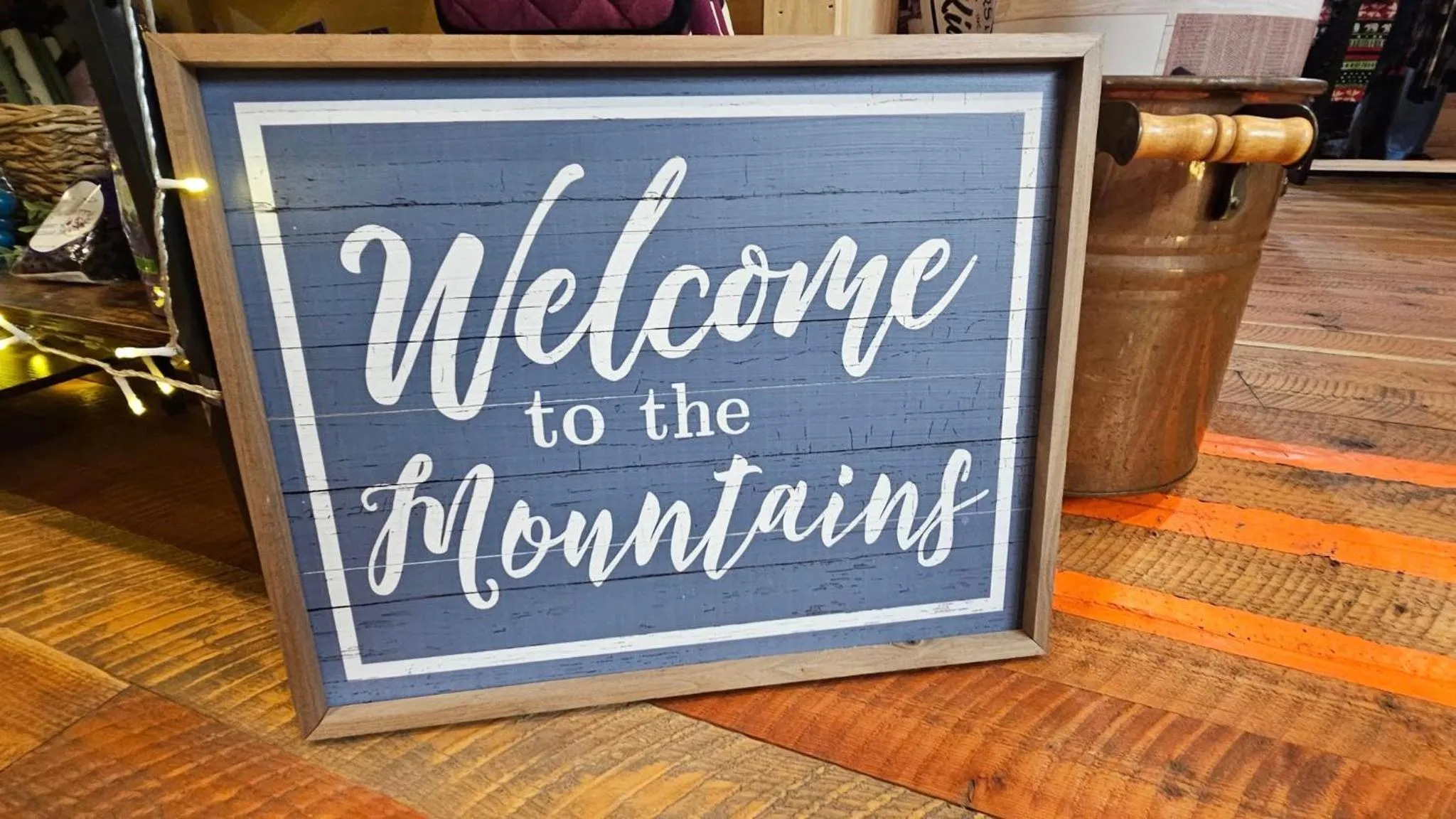 Shopping Area in Riverfront Motel & Cabins