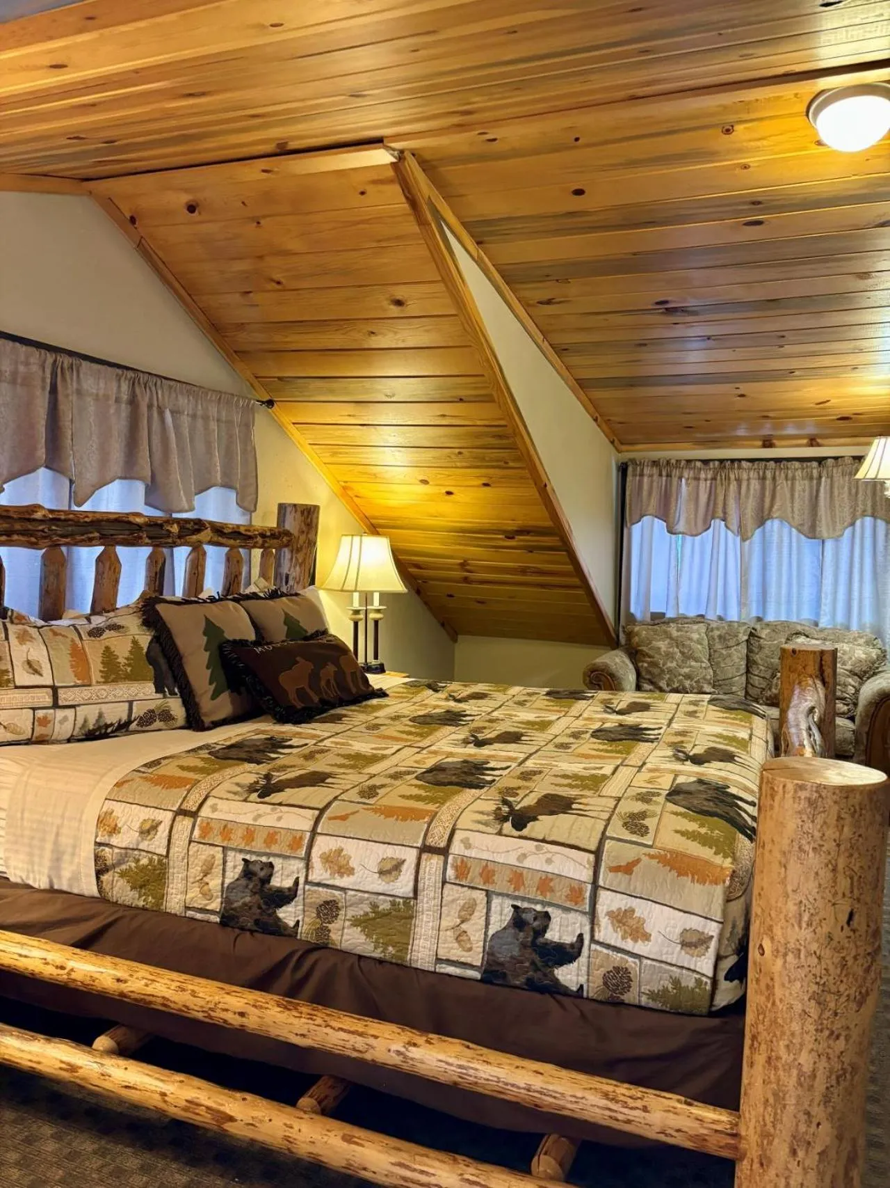 Bed in Riverfront Motel & Cabins