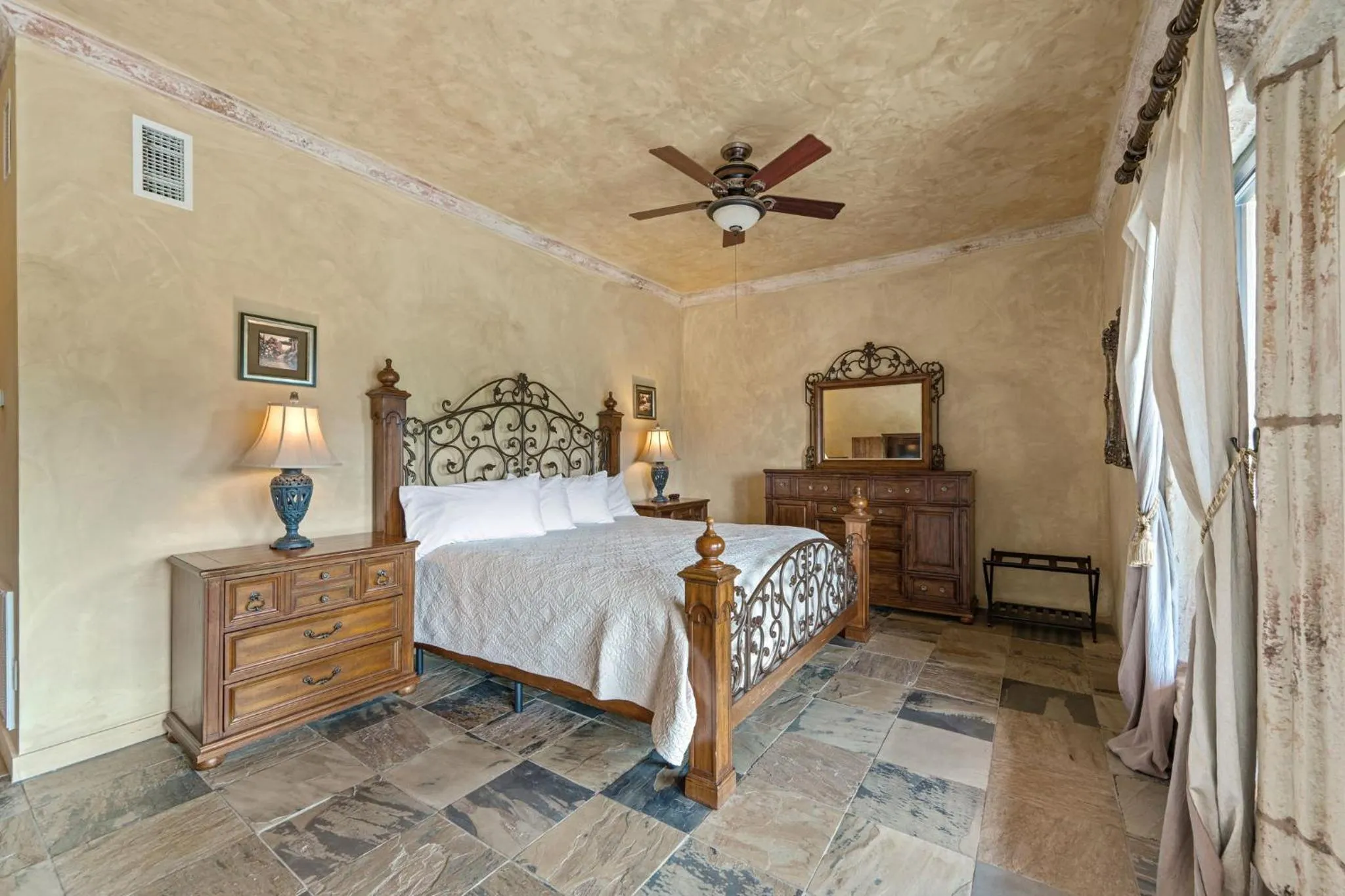 Bed in Blanco Riverside Cottages