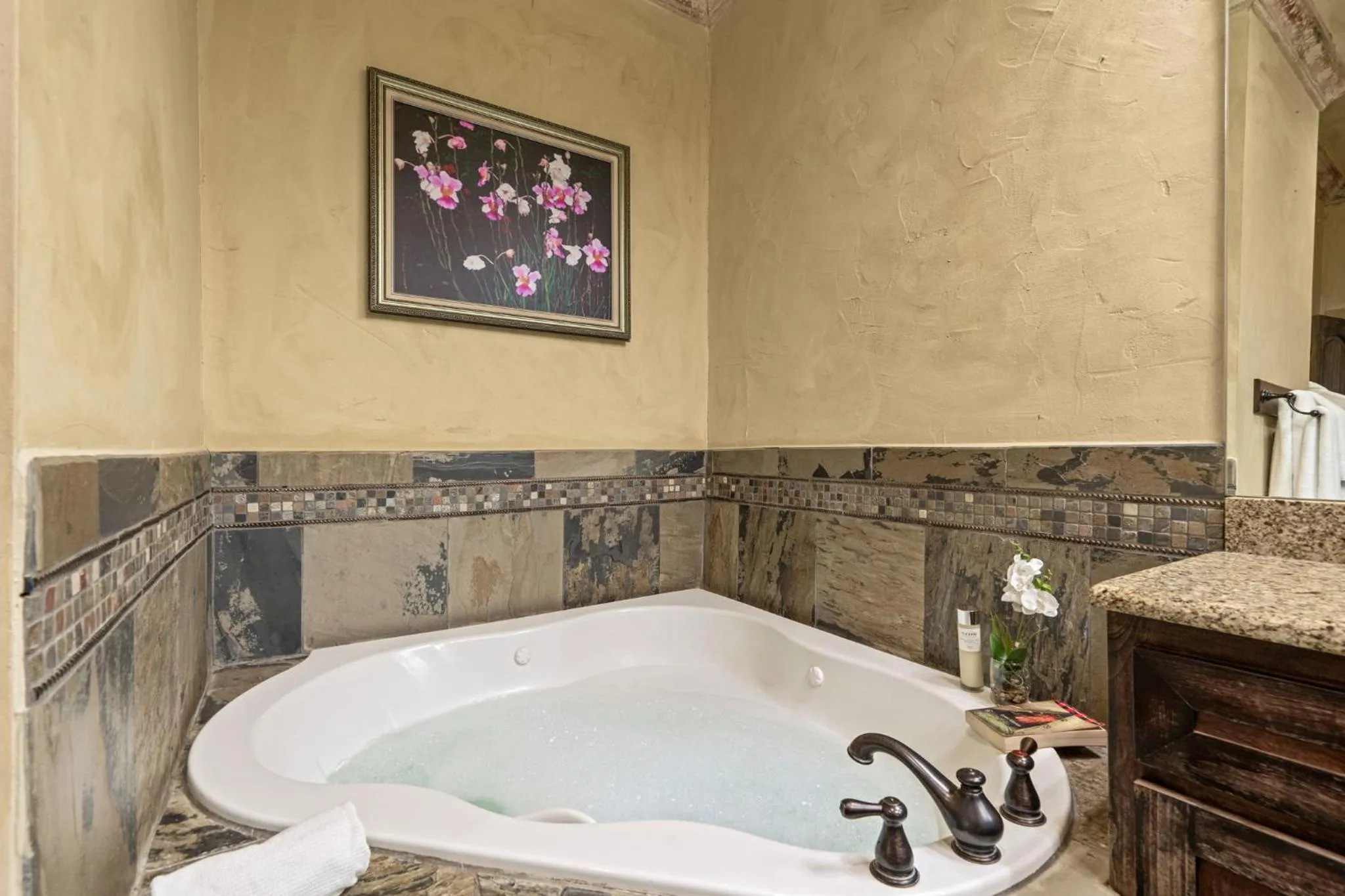 Hot Tub in Blanco Riverside Cottages