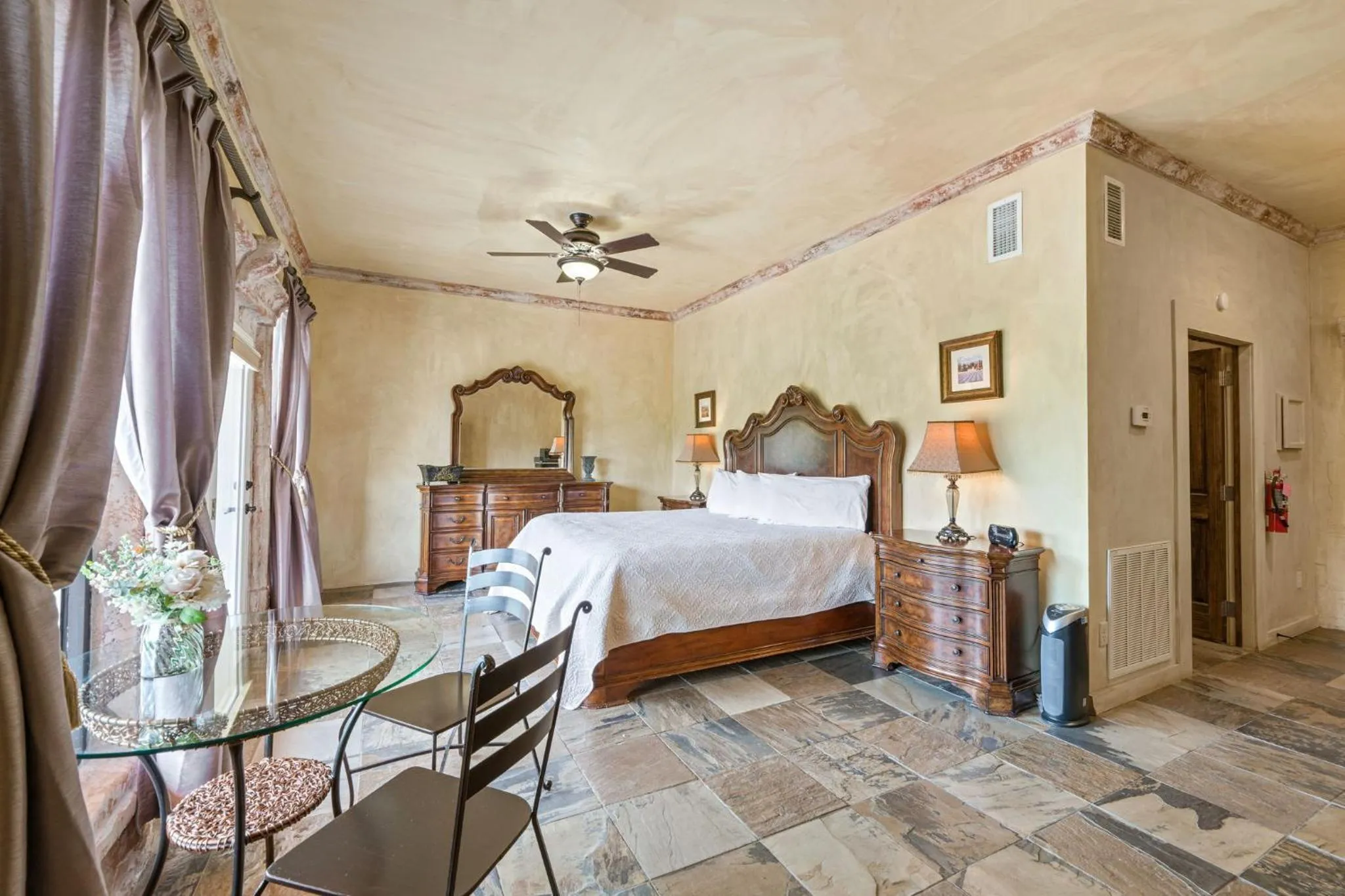 Bed in Blanco Riverside Cottages