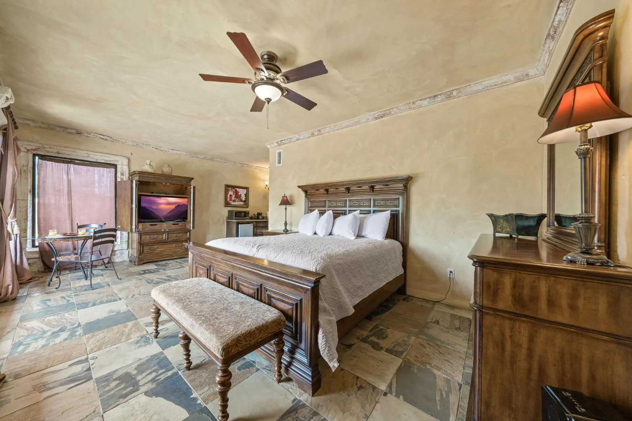 Bed in Blanco Riverside Cottages