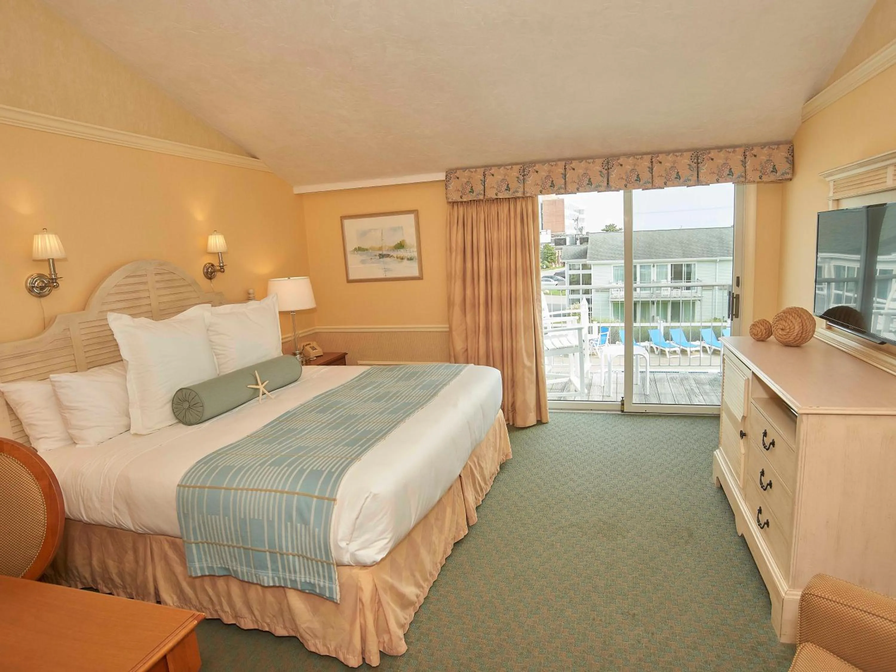 Photo of the whole room, Bed in Anchor In Hotel - Hyannis, MA