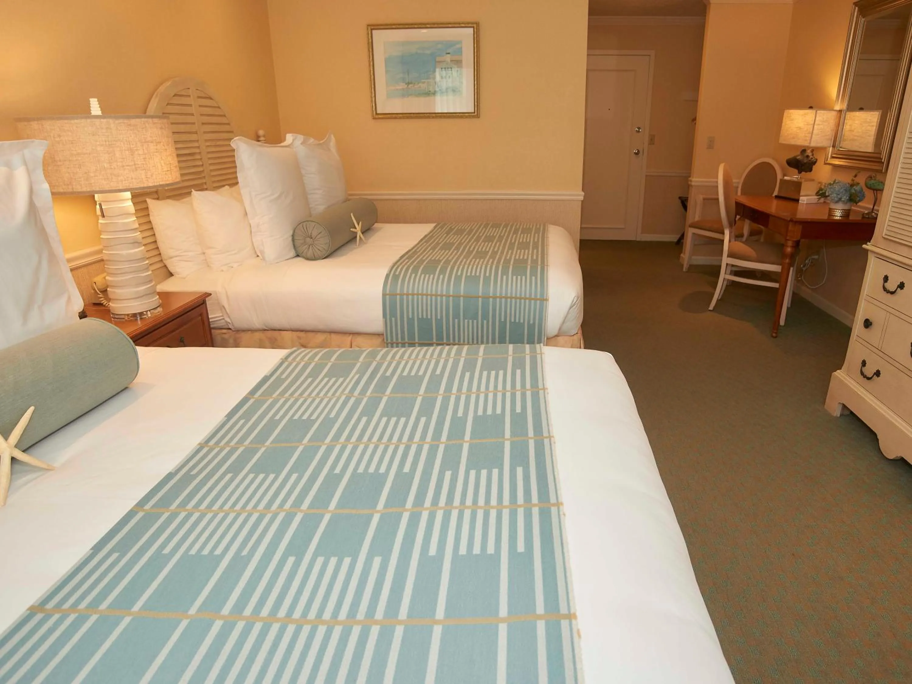 Photo of the whole room, Bed in Anchor In Hotel - Hyannis, MA