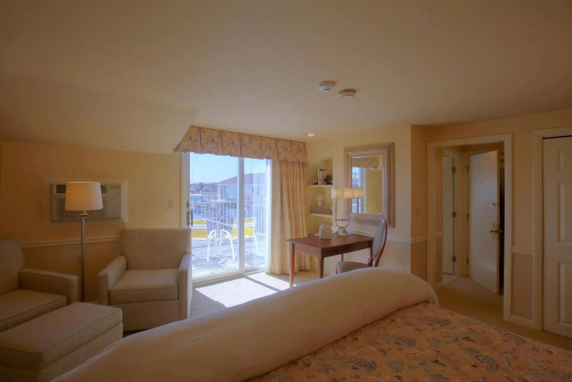 Bedroom in Anchor In Hotel - Hyannis, MA