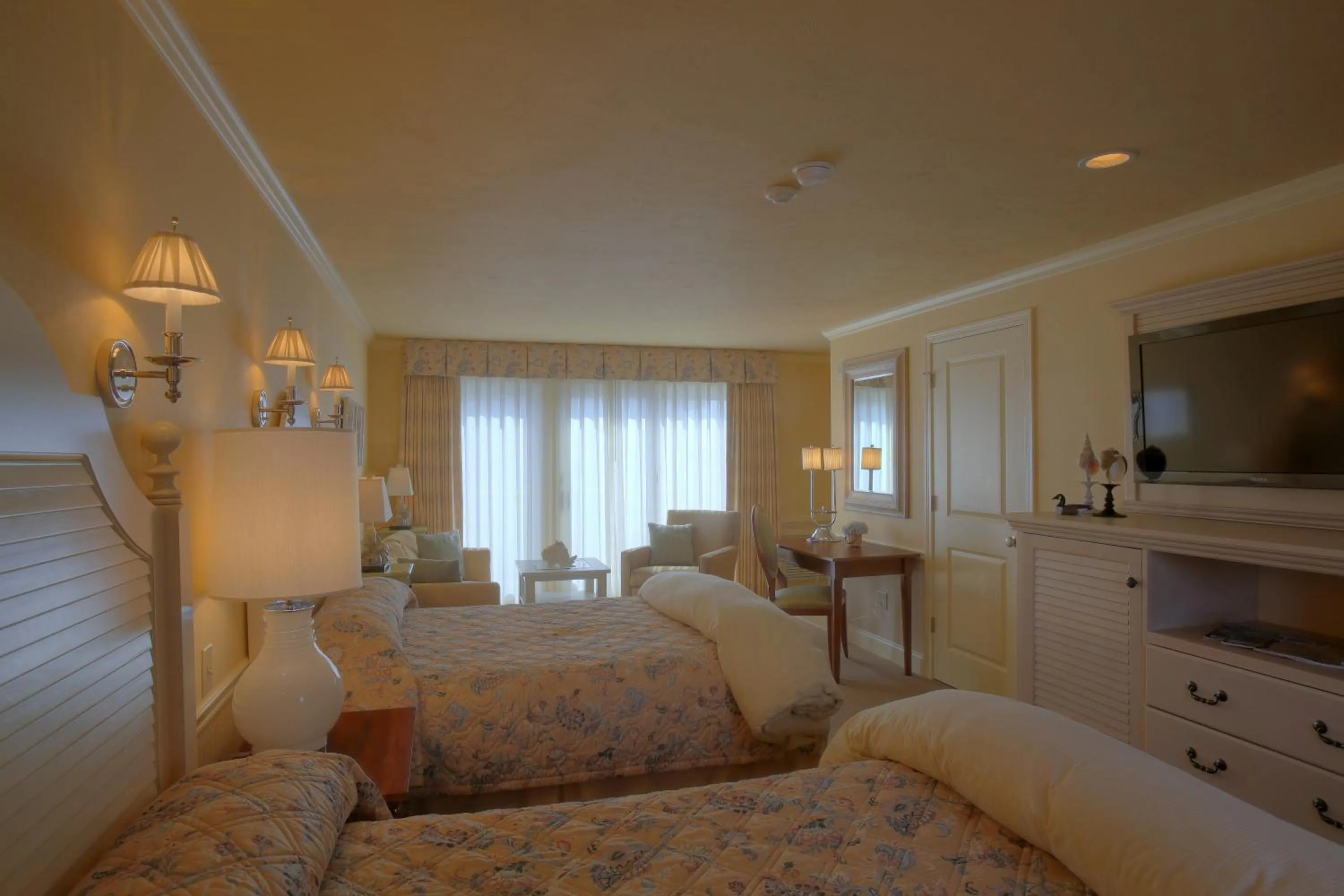 Bedroom, Bed in Anchor In Hotel - Hyannis, MA