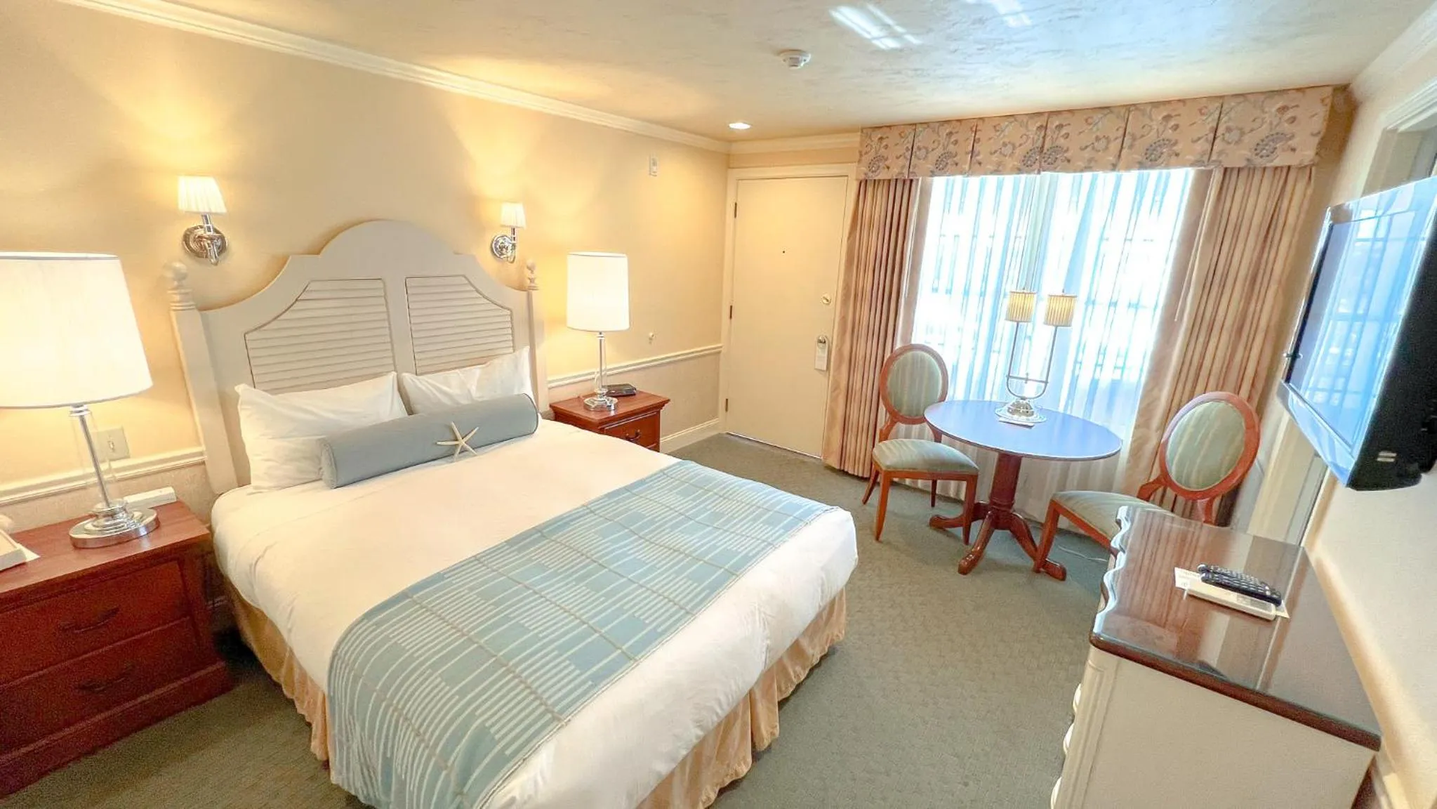 Bed in Anchor In Hotel - Hyannis, MA