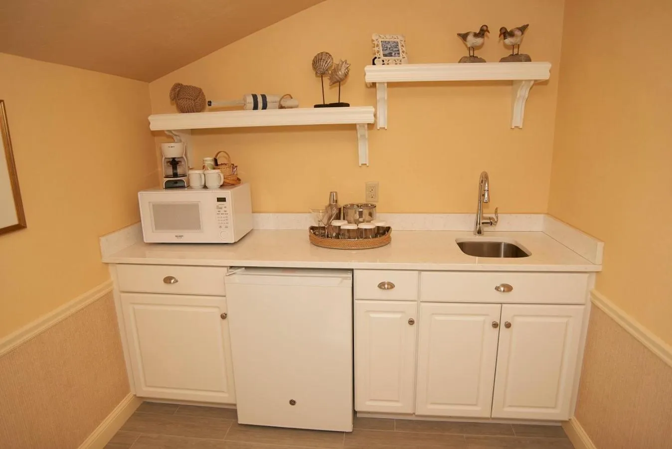 Kitchen or kitchenette in Anchor In Hotel - Hyannis, MA