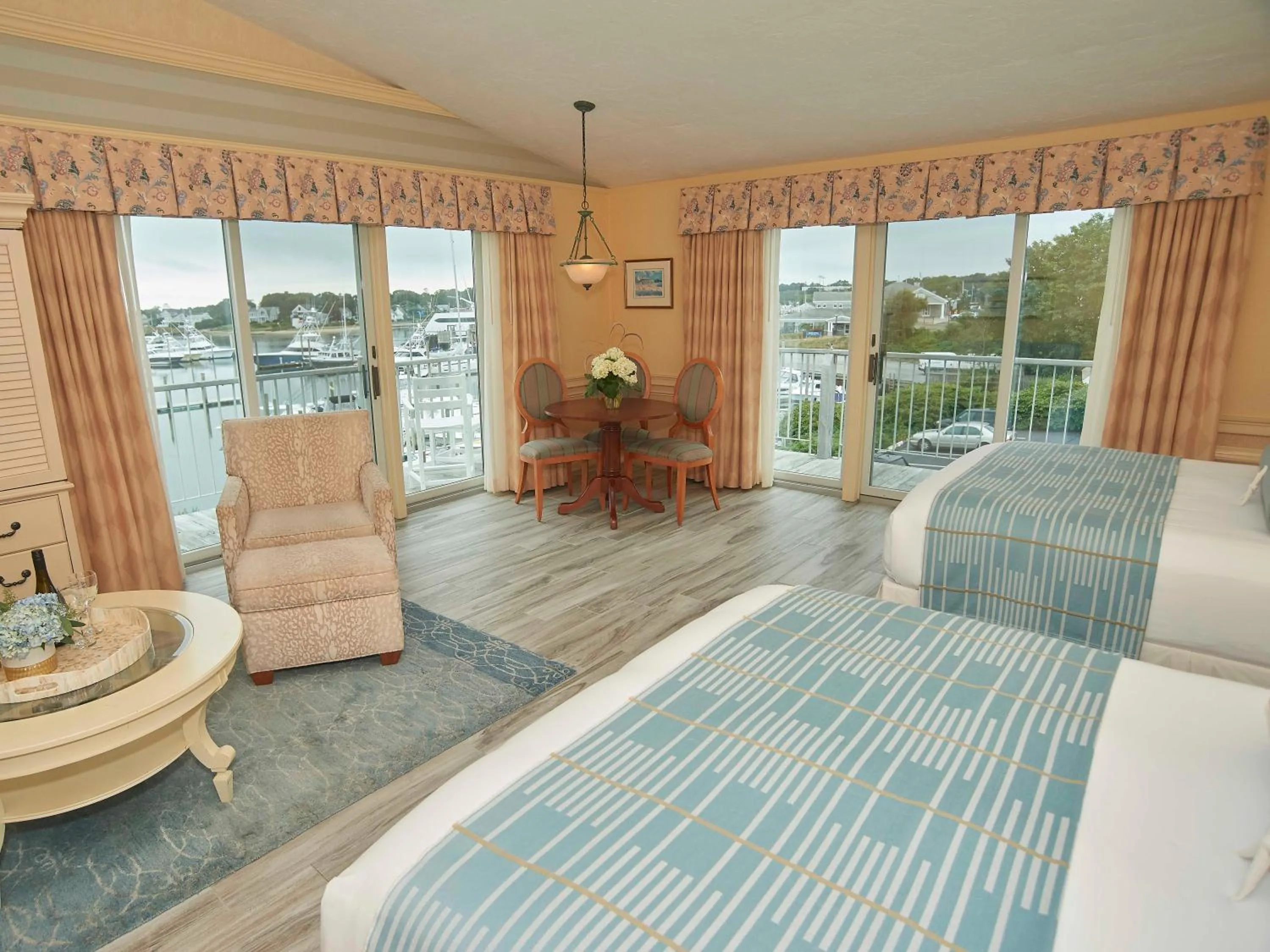 Photo of the whole room, Bed in Anchor In Hotel - Hyannis, MA