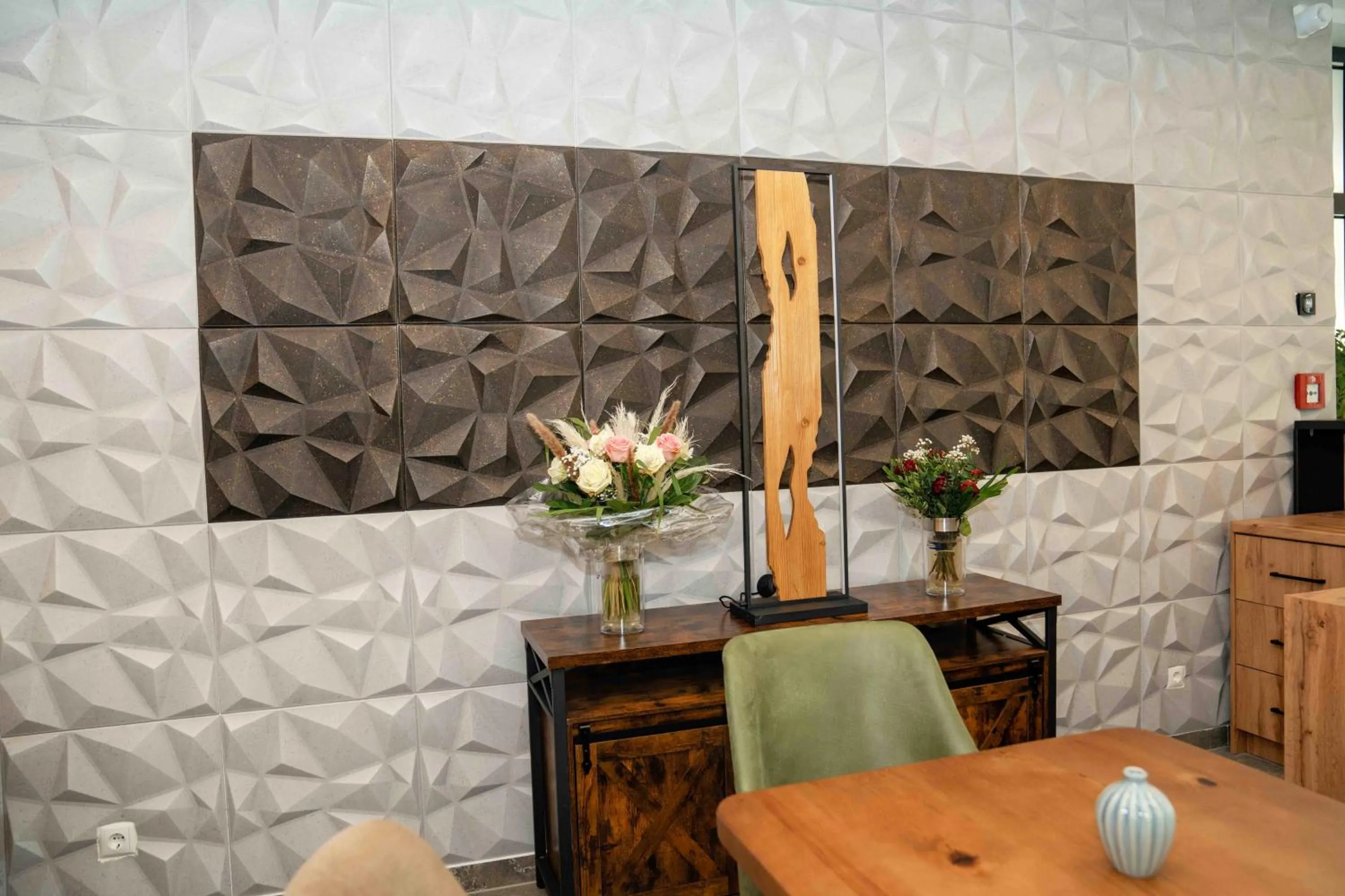 Restaurant/places to eat in Central Hotel & Lounge Adult Only