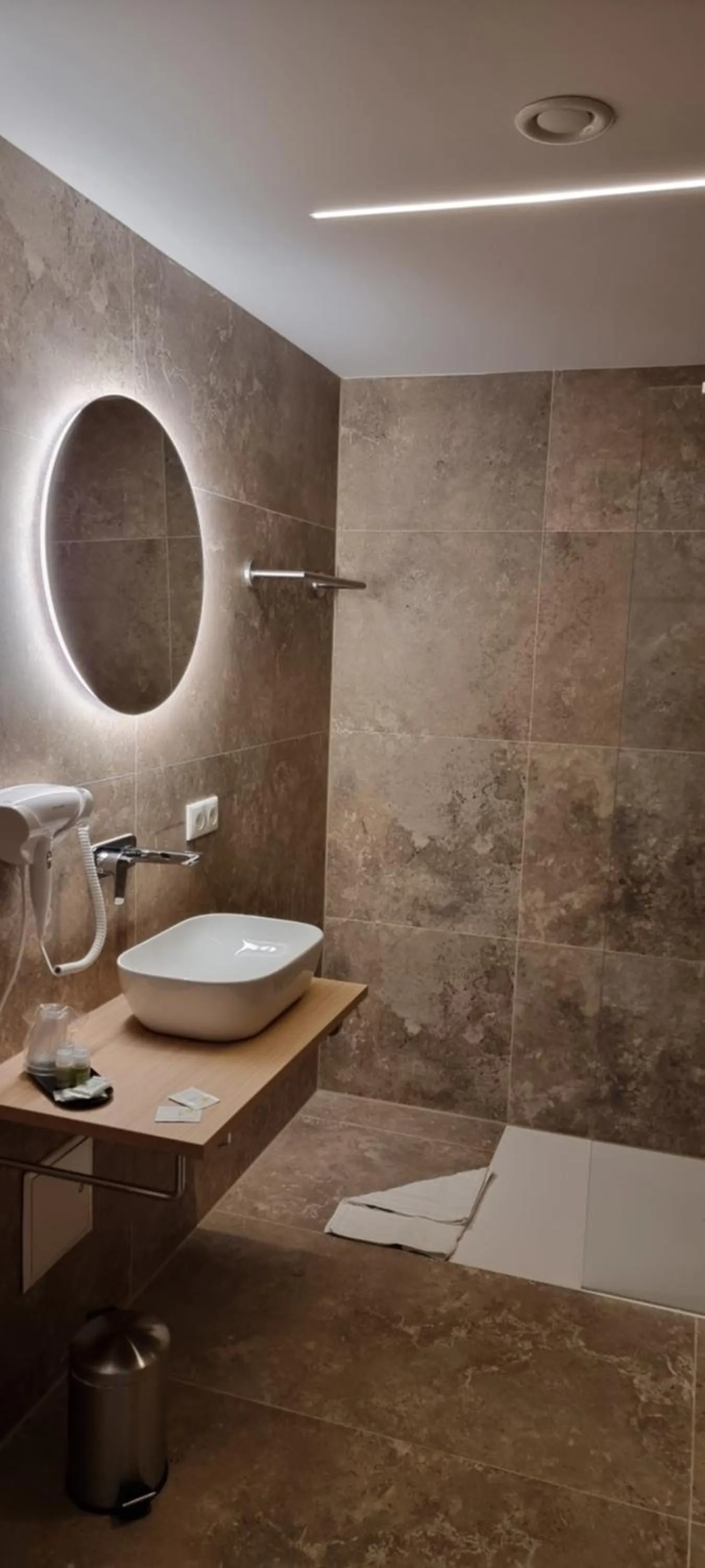 Bathroom in Central Hotel & Lounge Adult Only