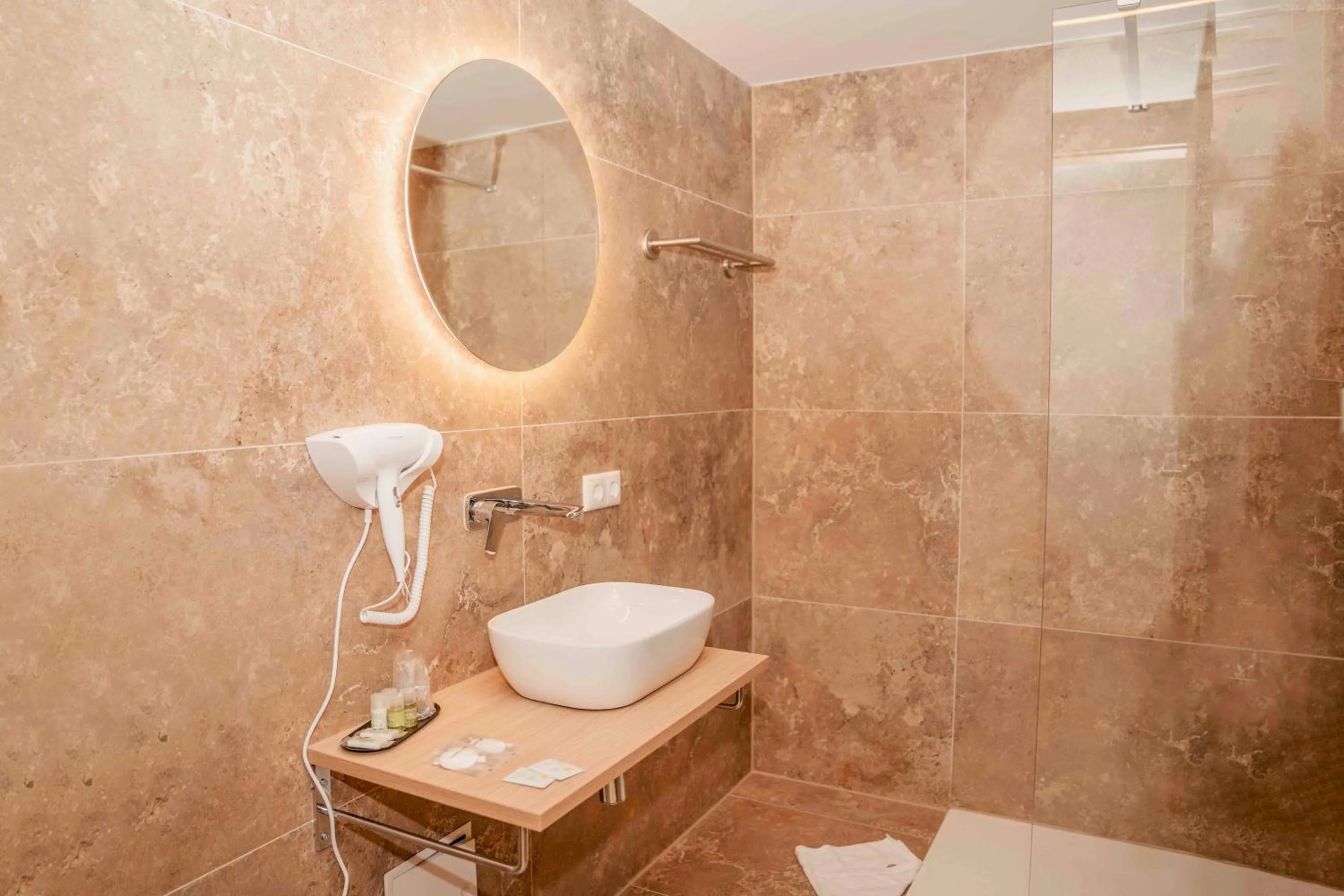 Shower in Central Hotel & Lounge Adult Only