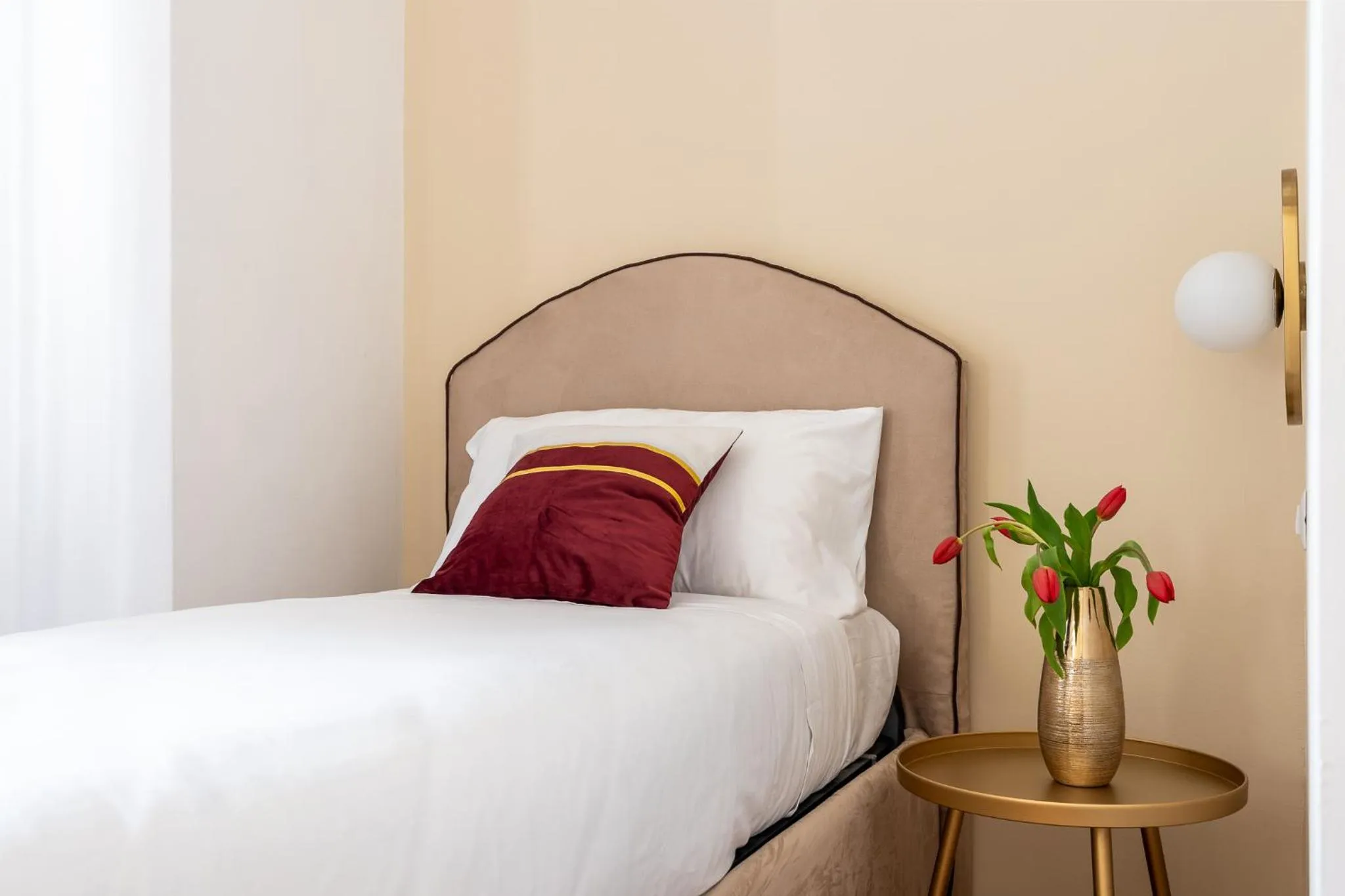 Bed in Decimo Meridio- At Spanish Steps-