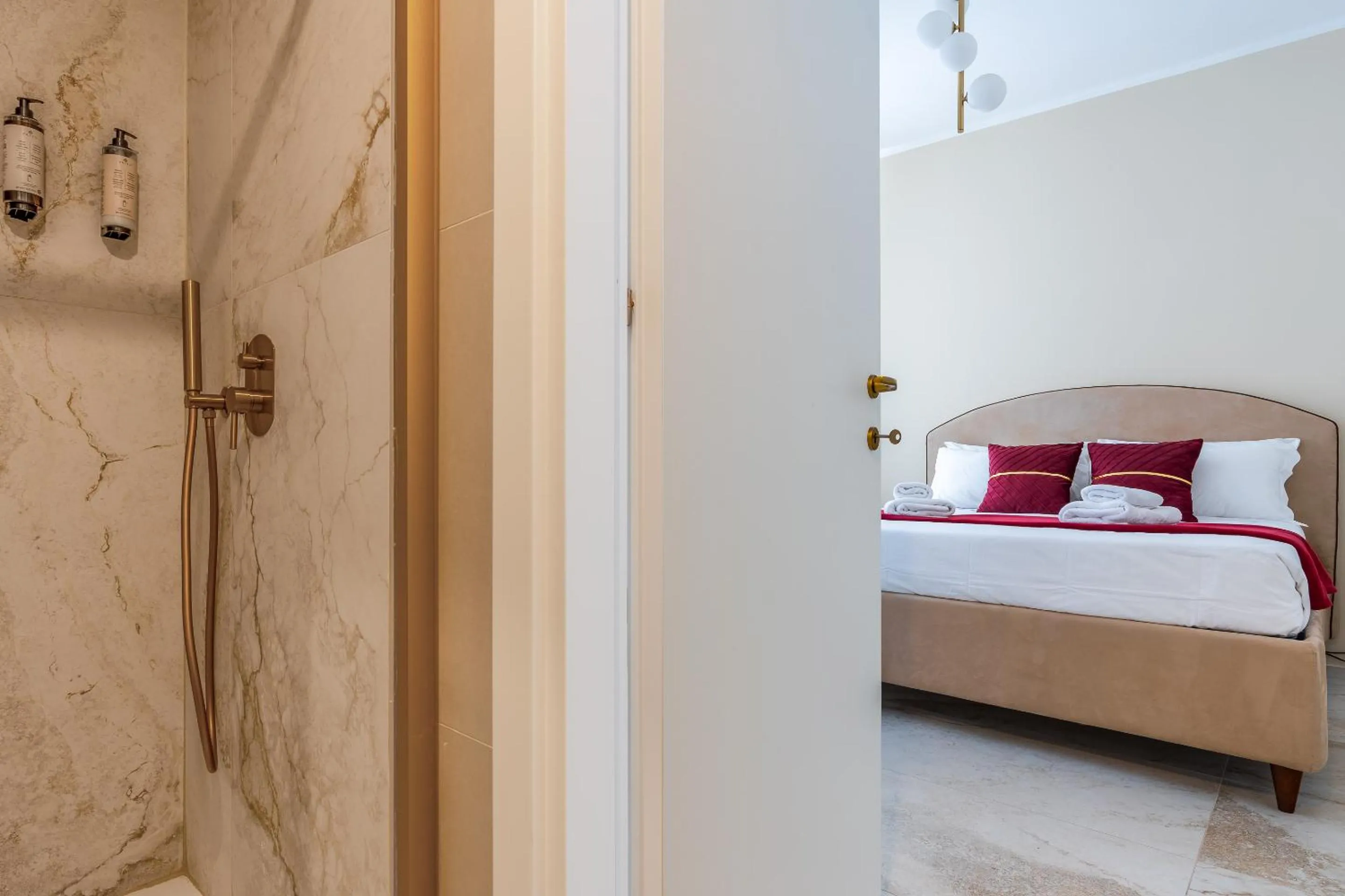 Shower, Bed in Decimo Meridio- At Spanish Steps-