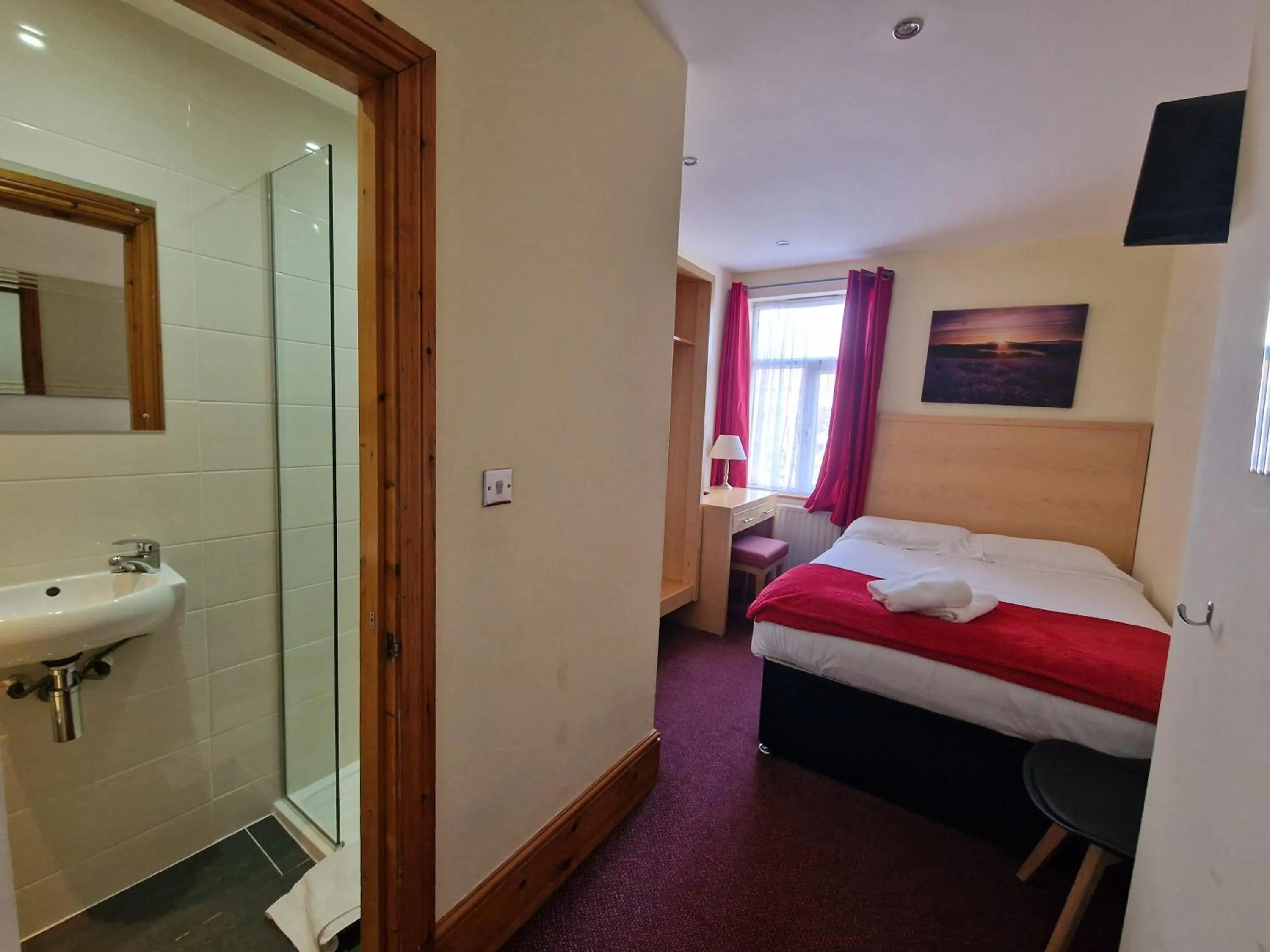 Photo of the whole room, Bed in Hotel 65