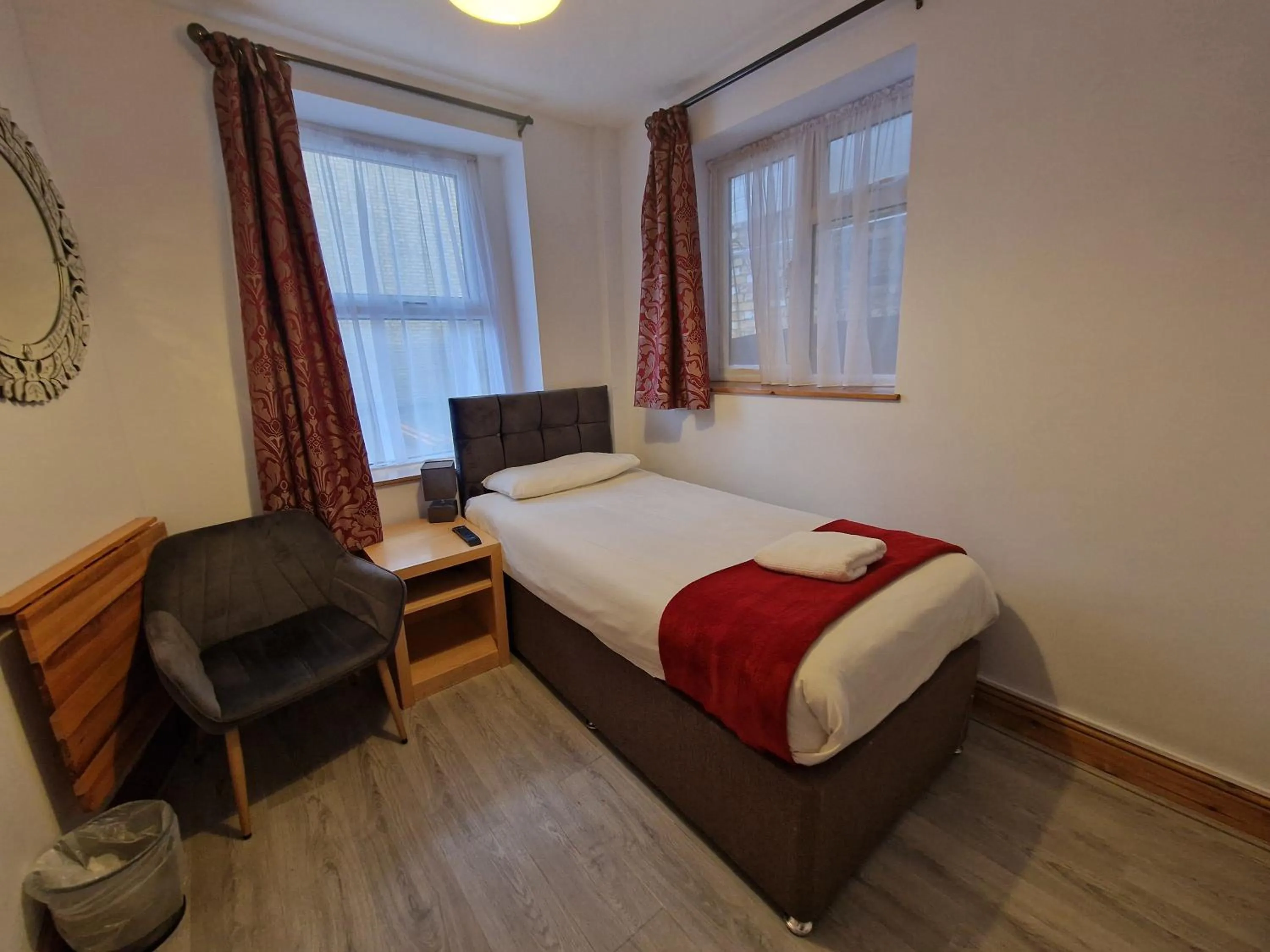 Photo of the whole room, Bed in Hotel 65