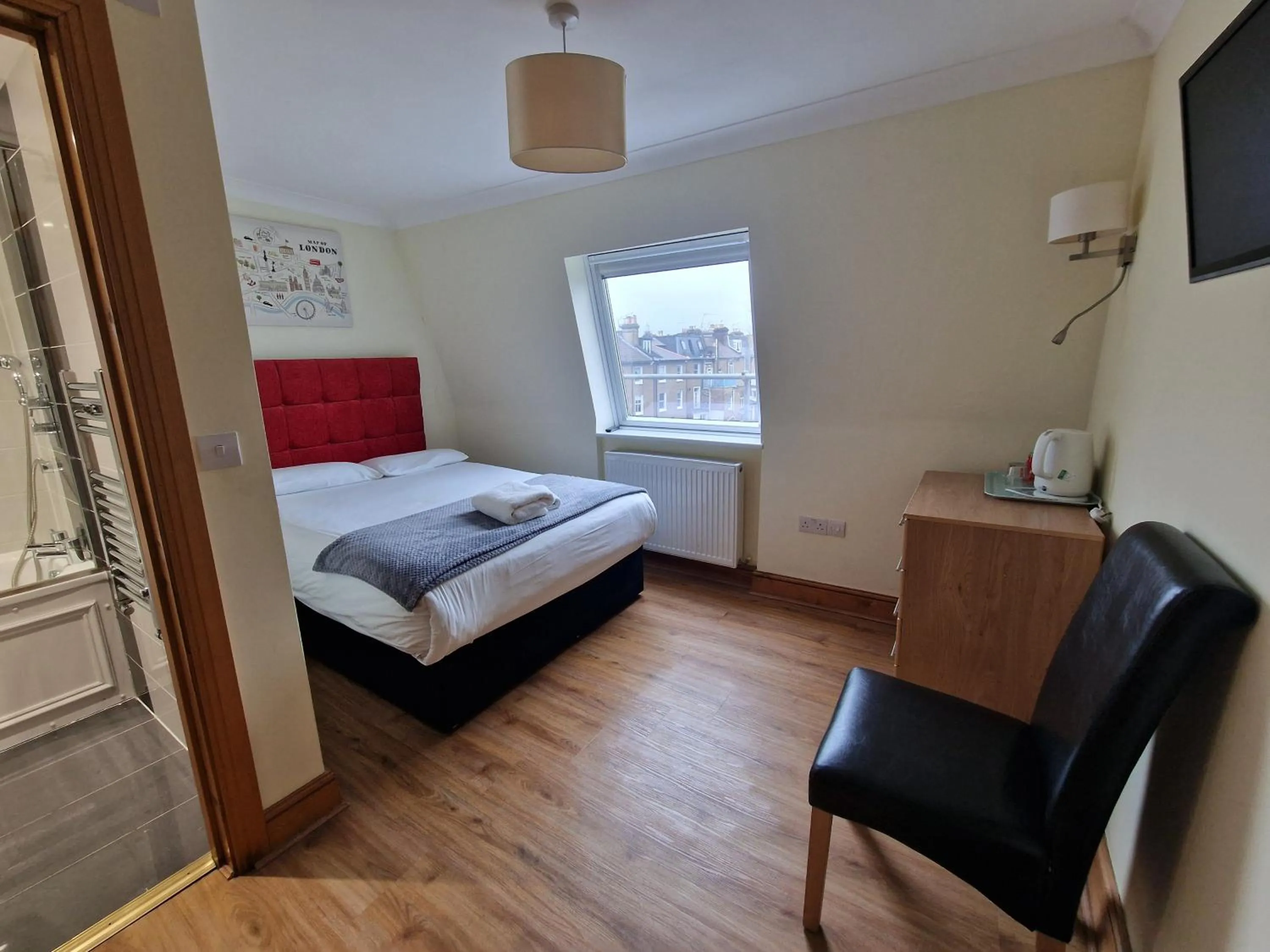 Photo of the whole room, Bed in Hotel 65