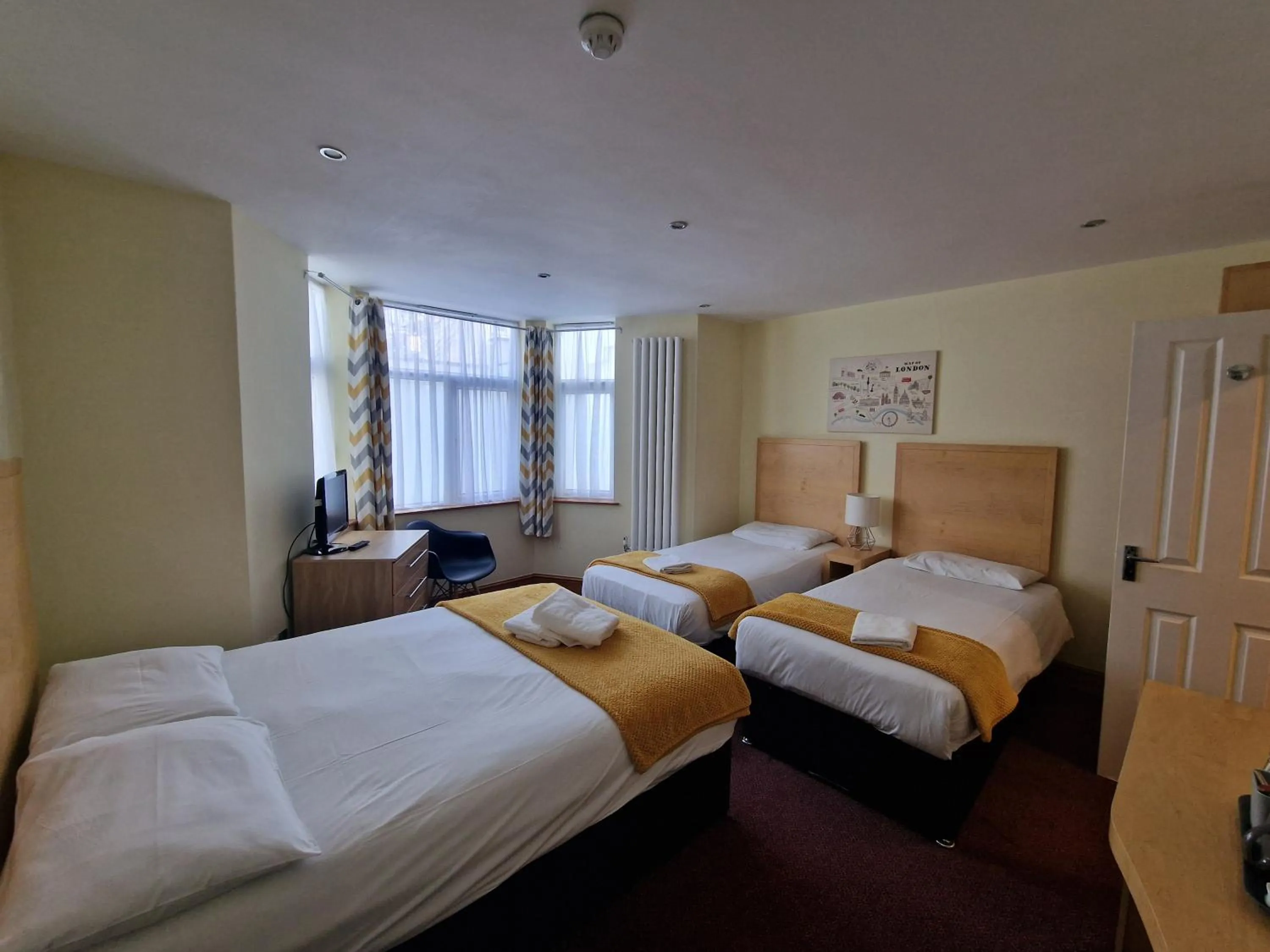 Photo of the whole room, Bed in Hotel 65