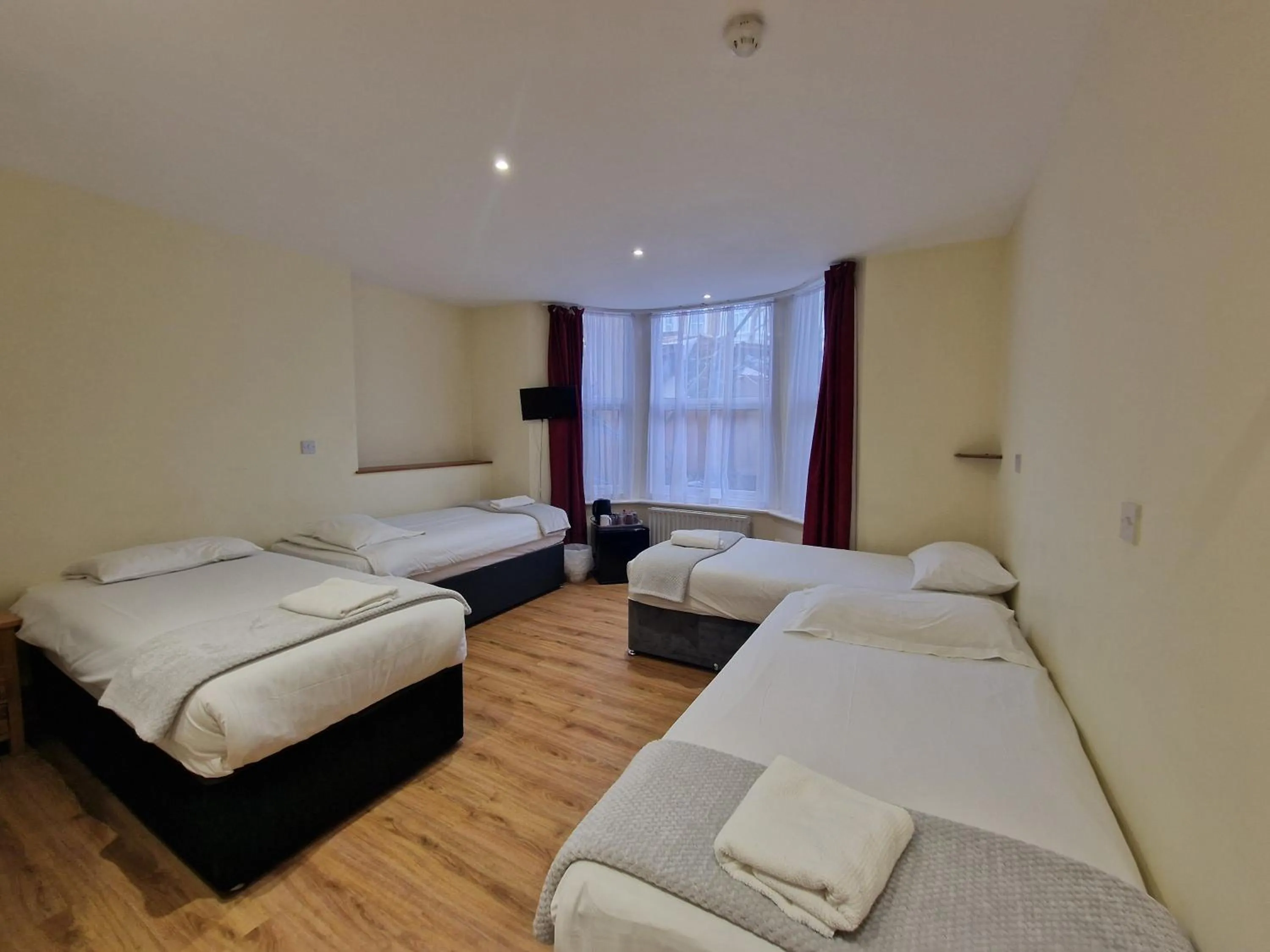 Photo of the whole room, Bed in Hotel 65