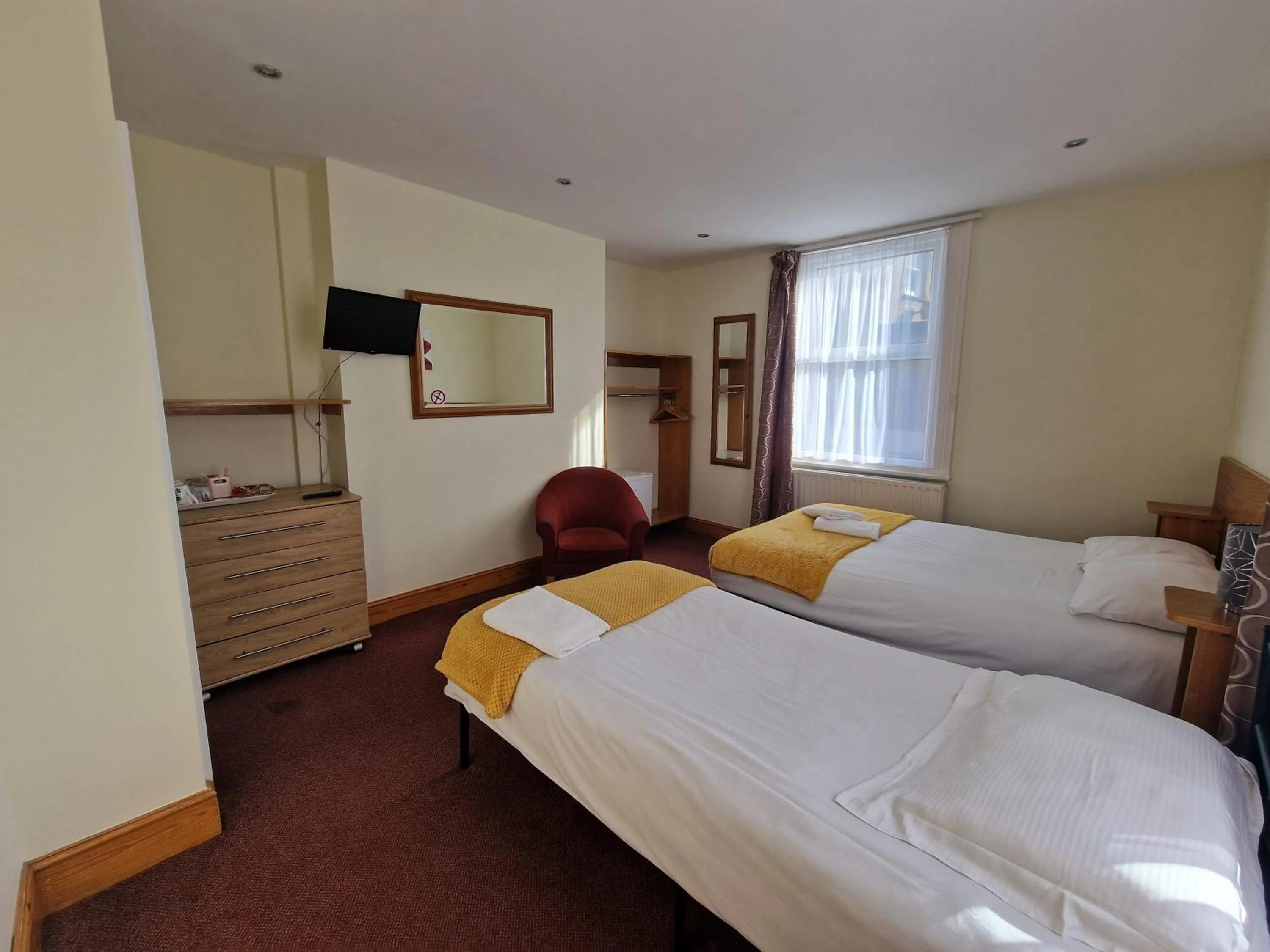 Photo of the whole room, Bed in Hotel 65