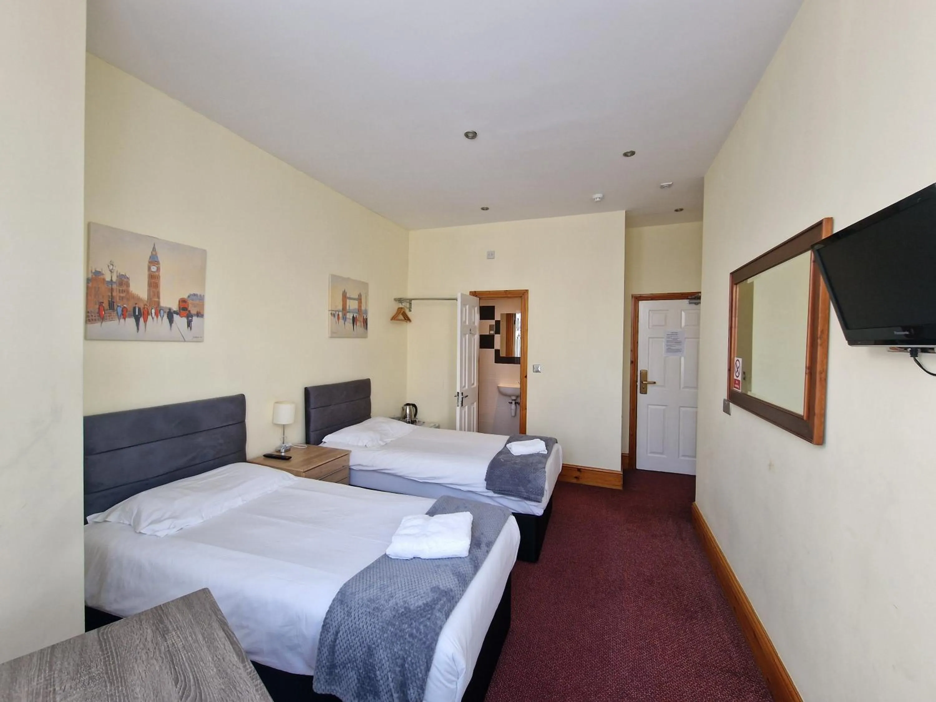 Photo of the whole room, Bed in Hotel 65