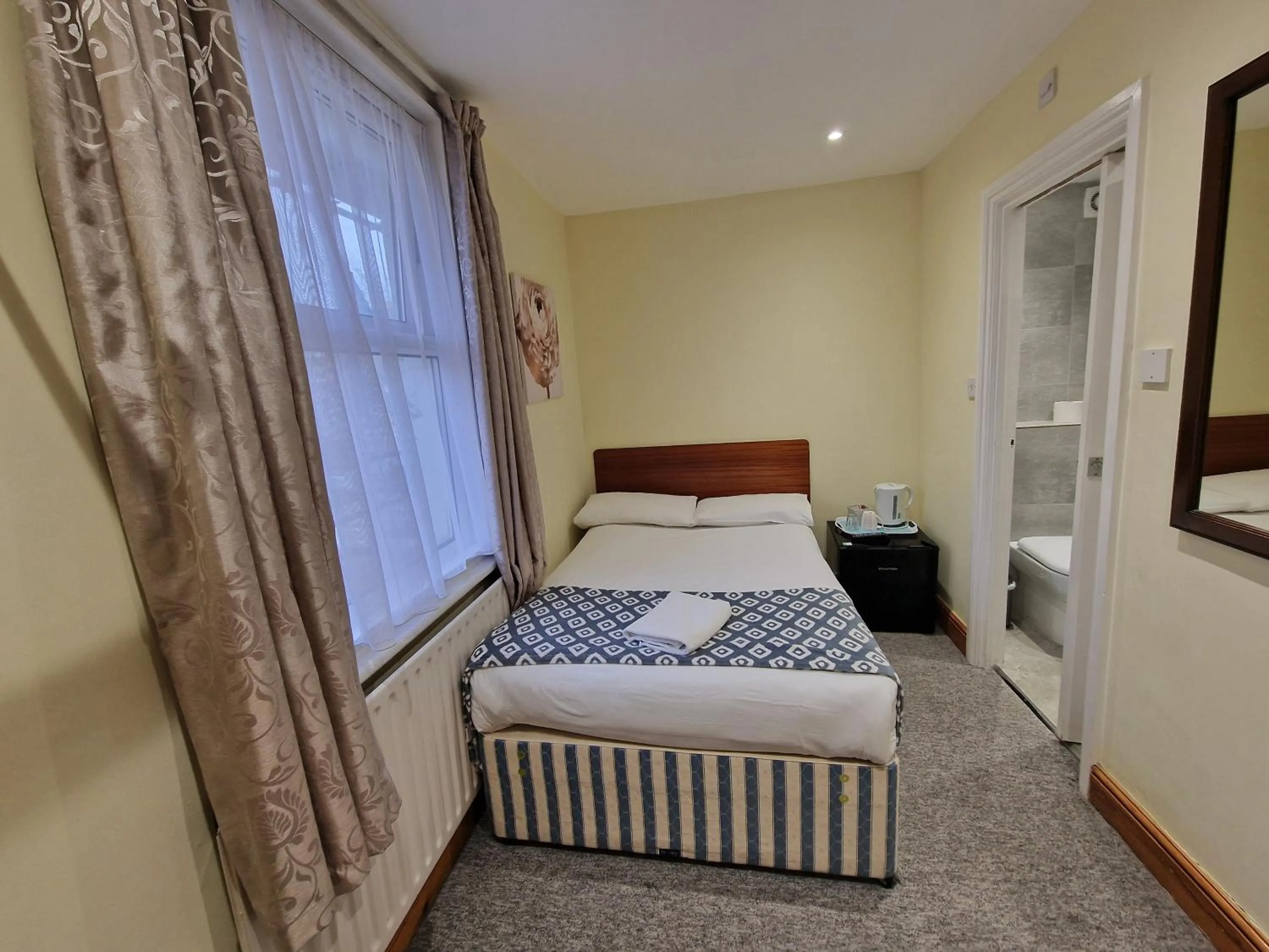 Photo of the whole room, Bed in Hotel 65