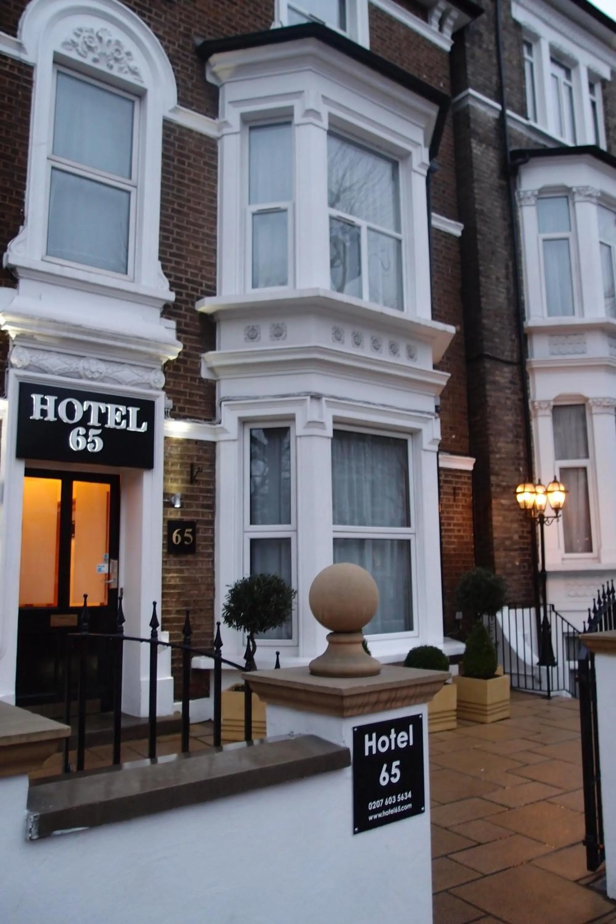 Facade/entrance in Hotel 65