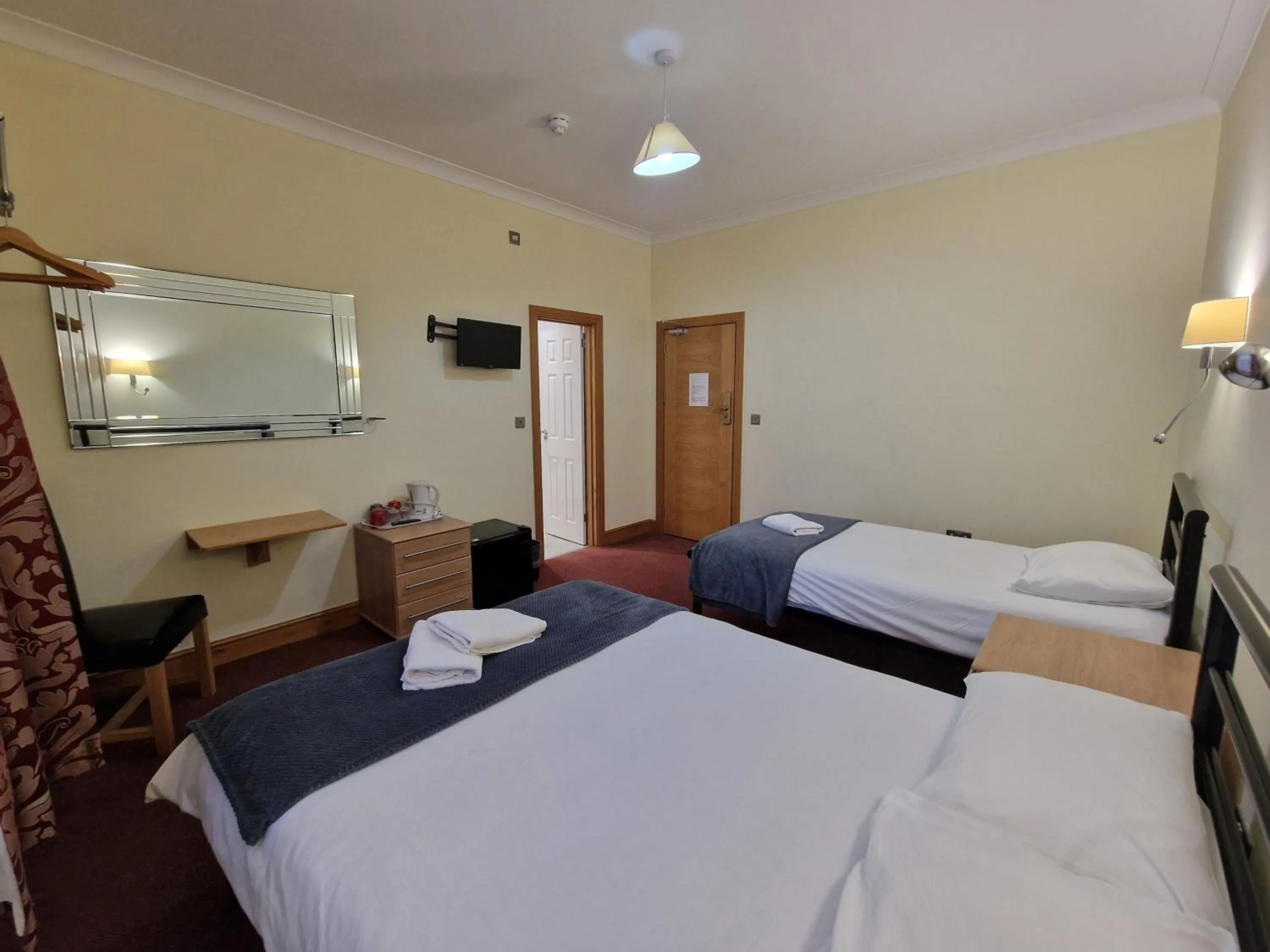 Photo of the whole room, Bed in Hotel 65